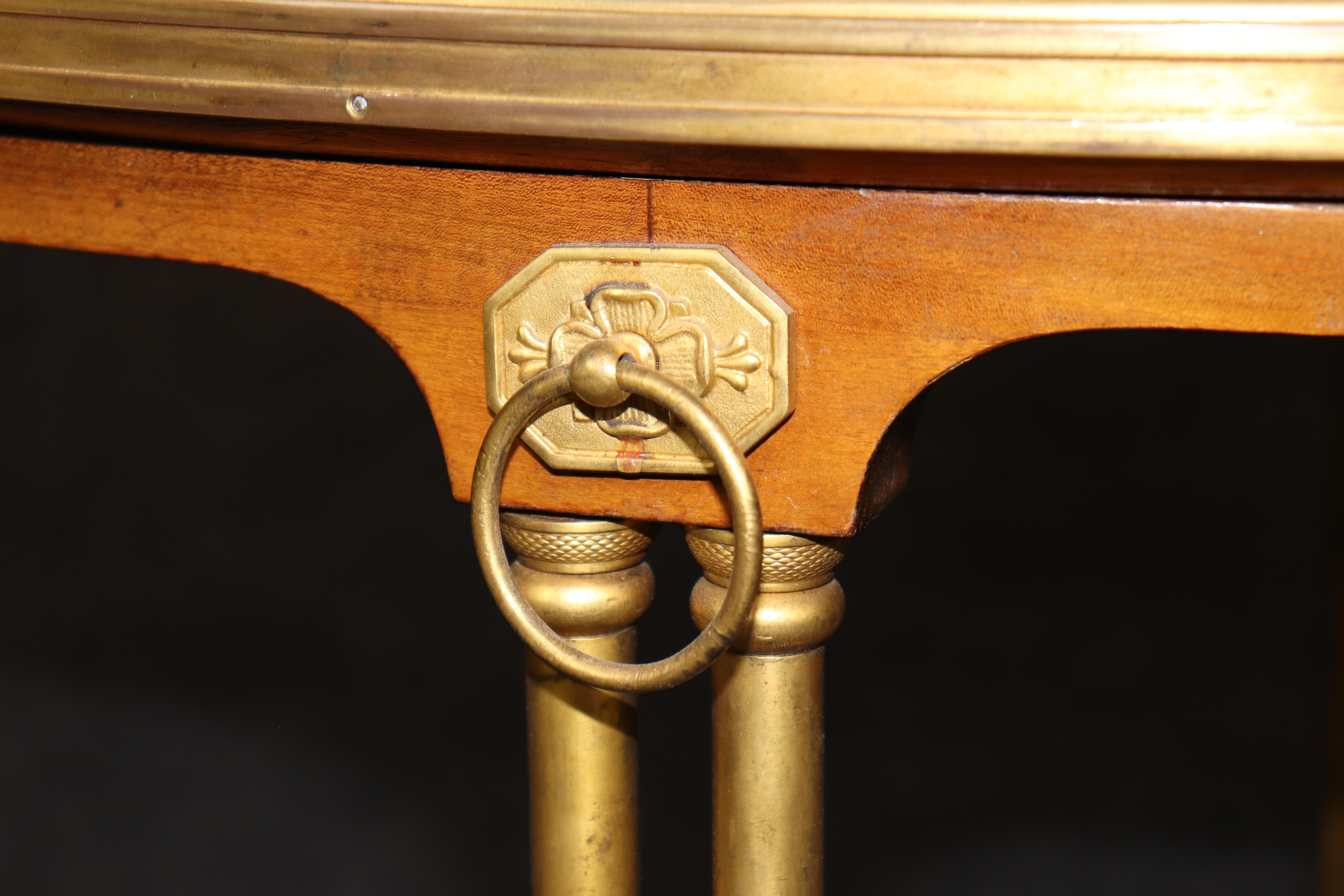 Table de centre en laiton et marbre Verdi de style Louis XVI Manner Weisweiler en vente 2