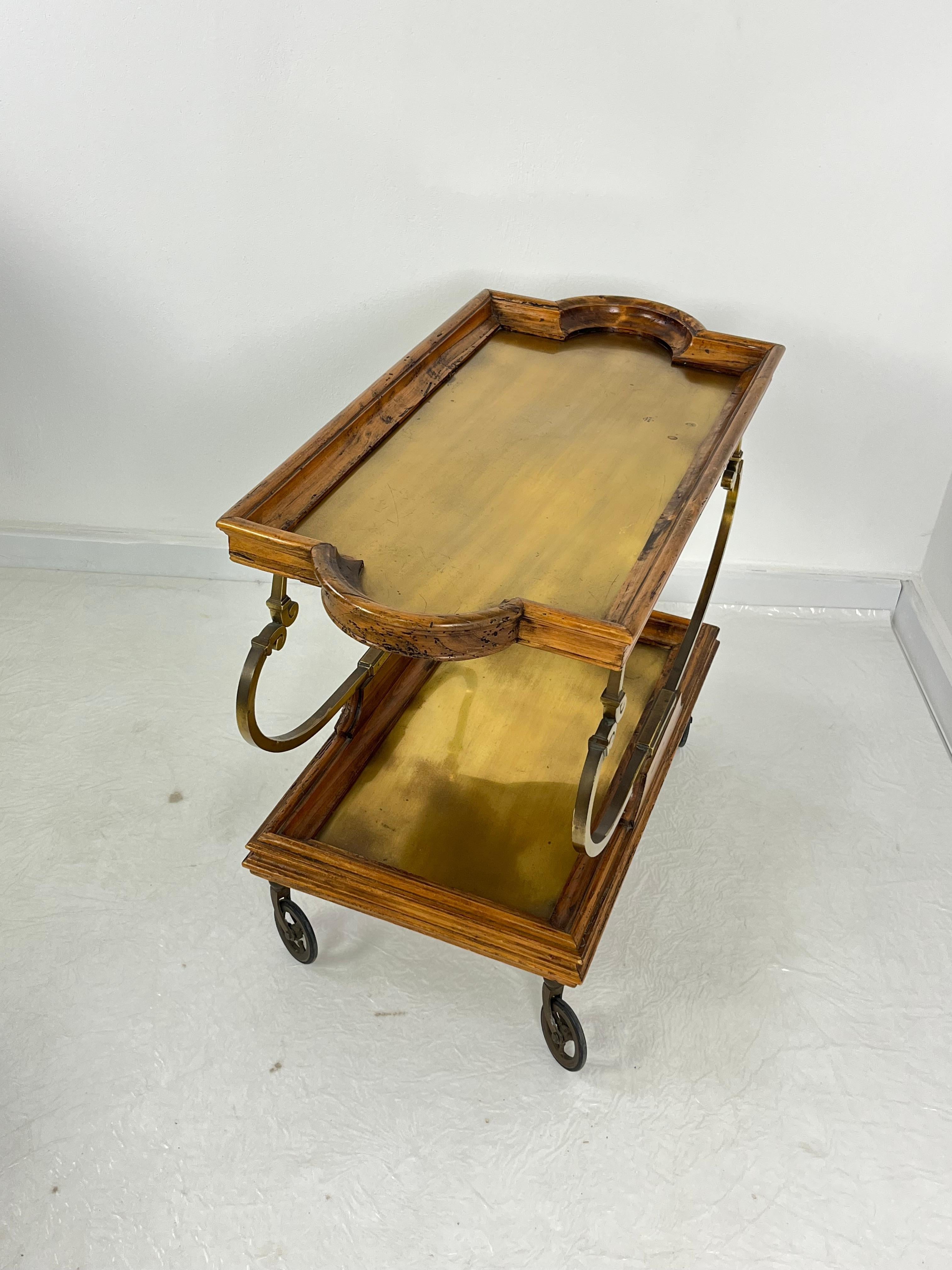 Americano Carrello da bar in ottone e noce, attribuito a Chapman, anni '50 in vendita