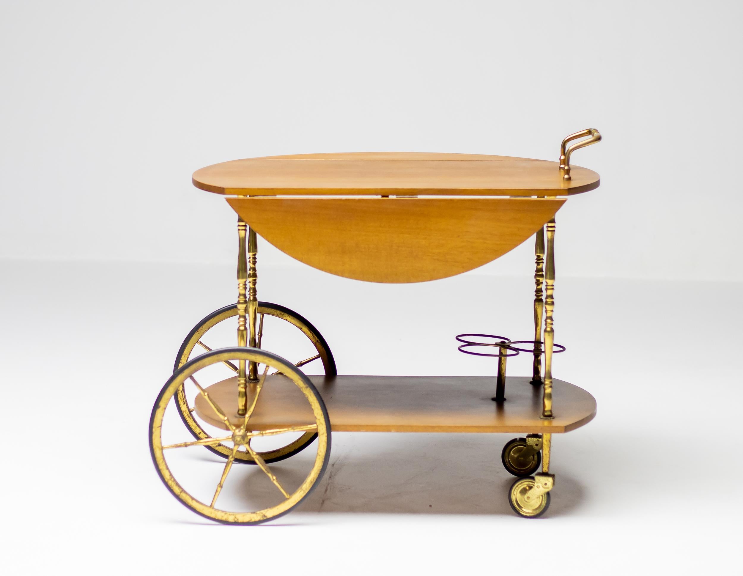 Chariot de bar en laiton et noyer par Cesare Lacca en vente 3