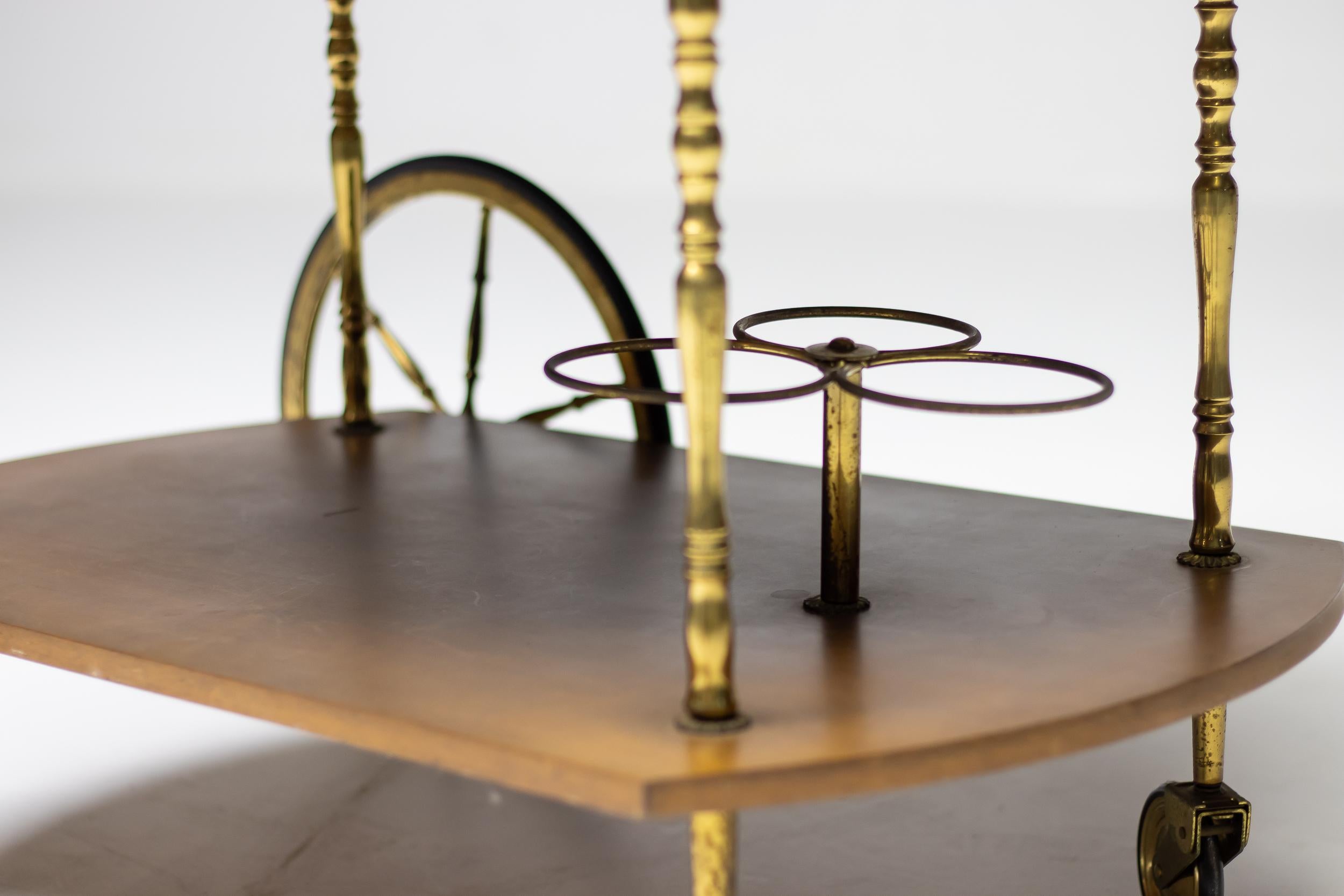 Chariot de bar en laiton et noyer par Cesare Lacca Bon état - En vente à Dronten, NL