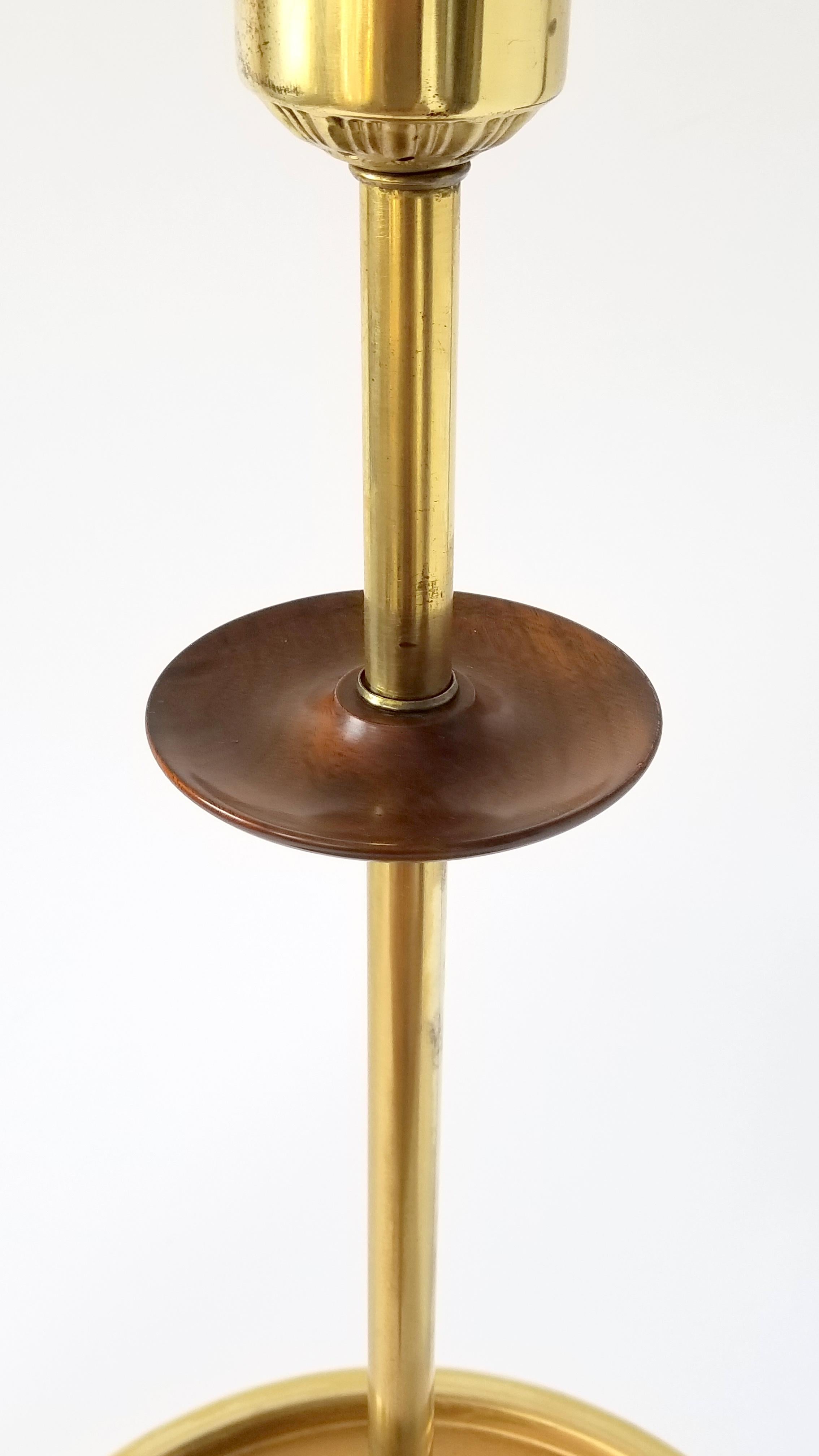 Brass and Walnut Floor Lamp by Gerald Thurston , 1950s, USA In Good Condition In St- Leonard, Quebec
