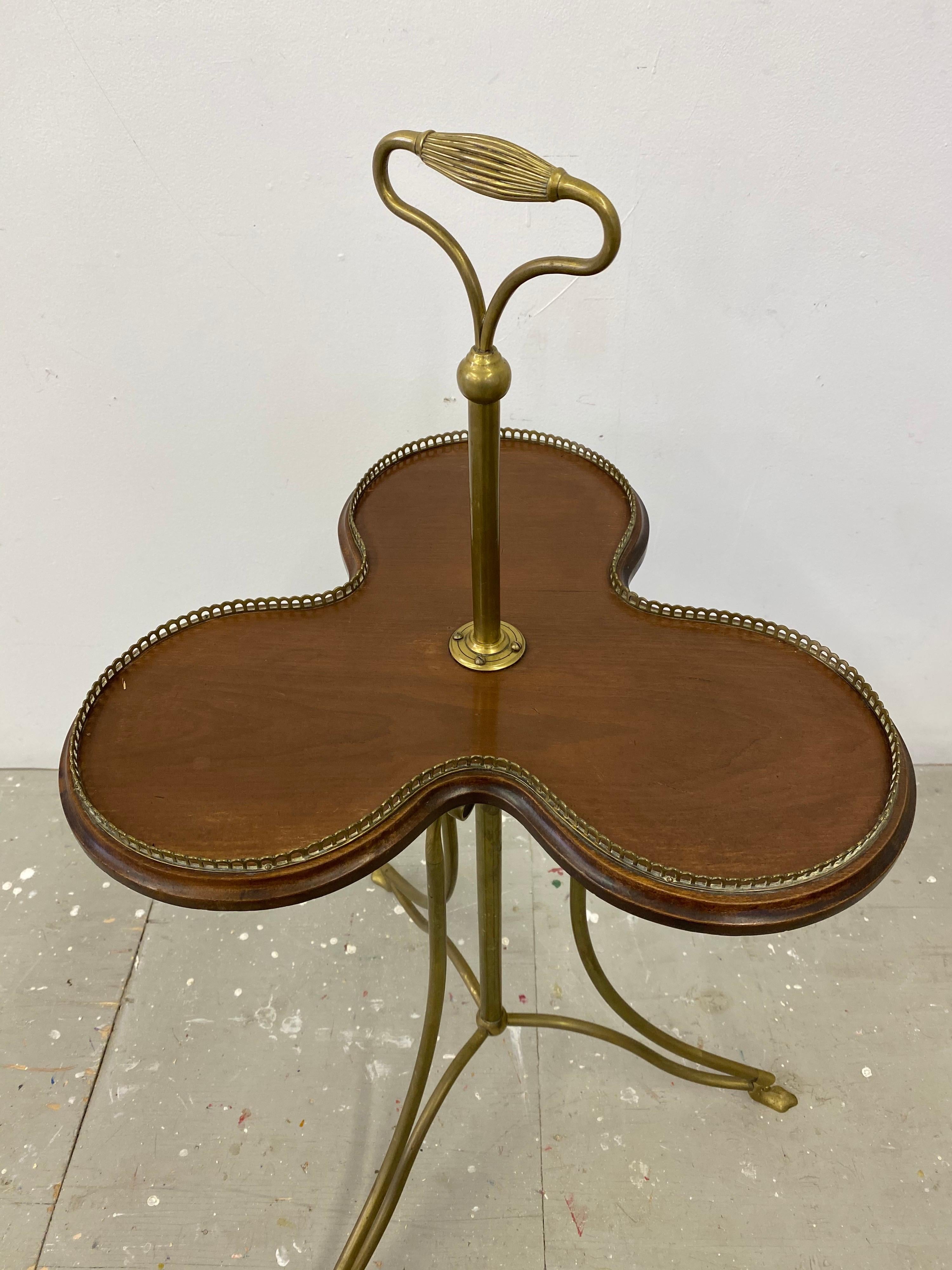 Brass and walnut Lazy Susan side table/ drink table. Unique design and function! I'm guessing that it dates from the 1970s. Perfect as a drink or snack table! Top rotates easily! Nice quality brass trim around it's clover leaf boarder. Fluted brass