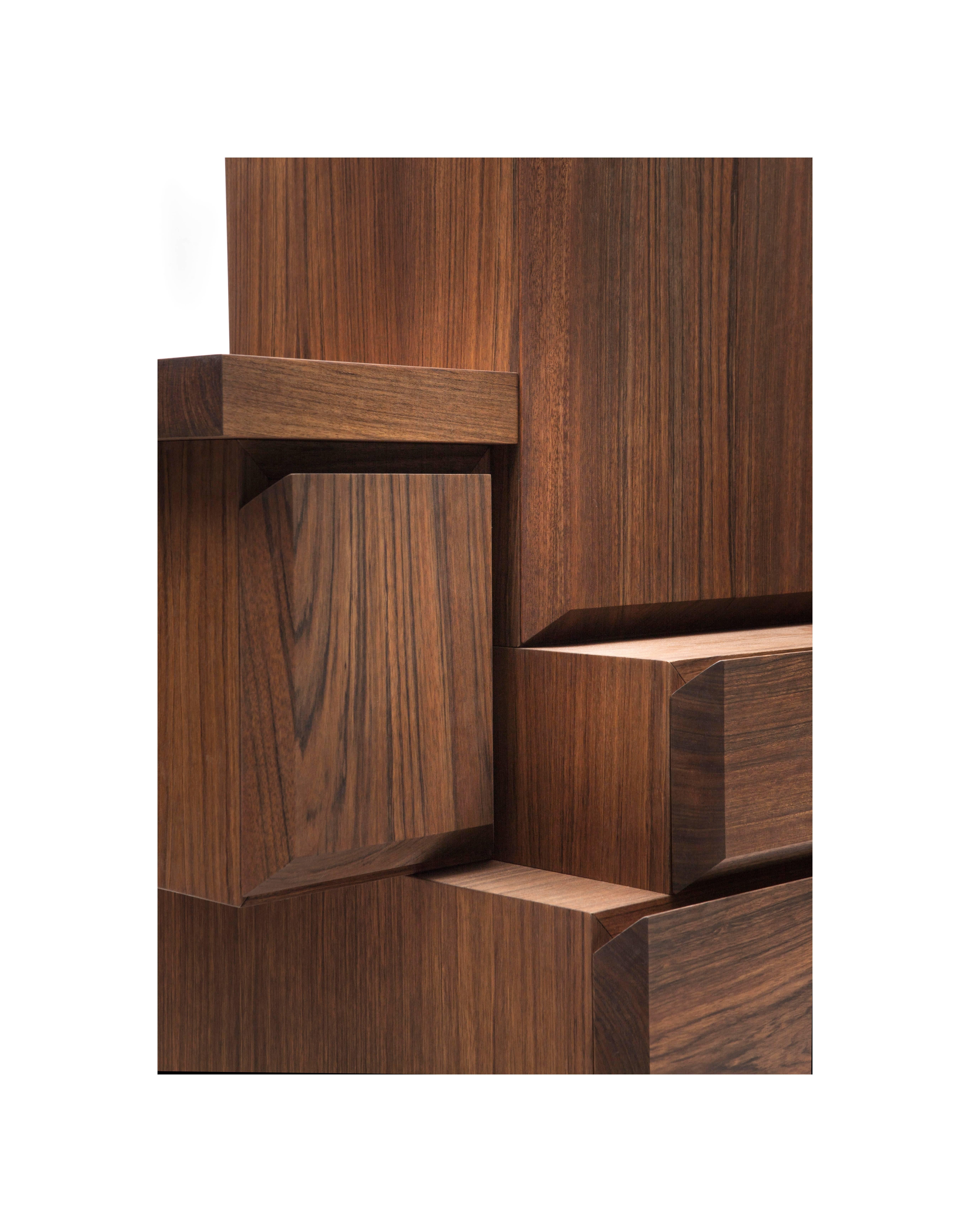 Italian Brass and Walnut Wood Sideboard Credenza Designed by Antonio Aricò For Sale