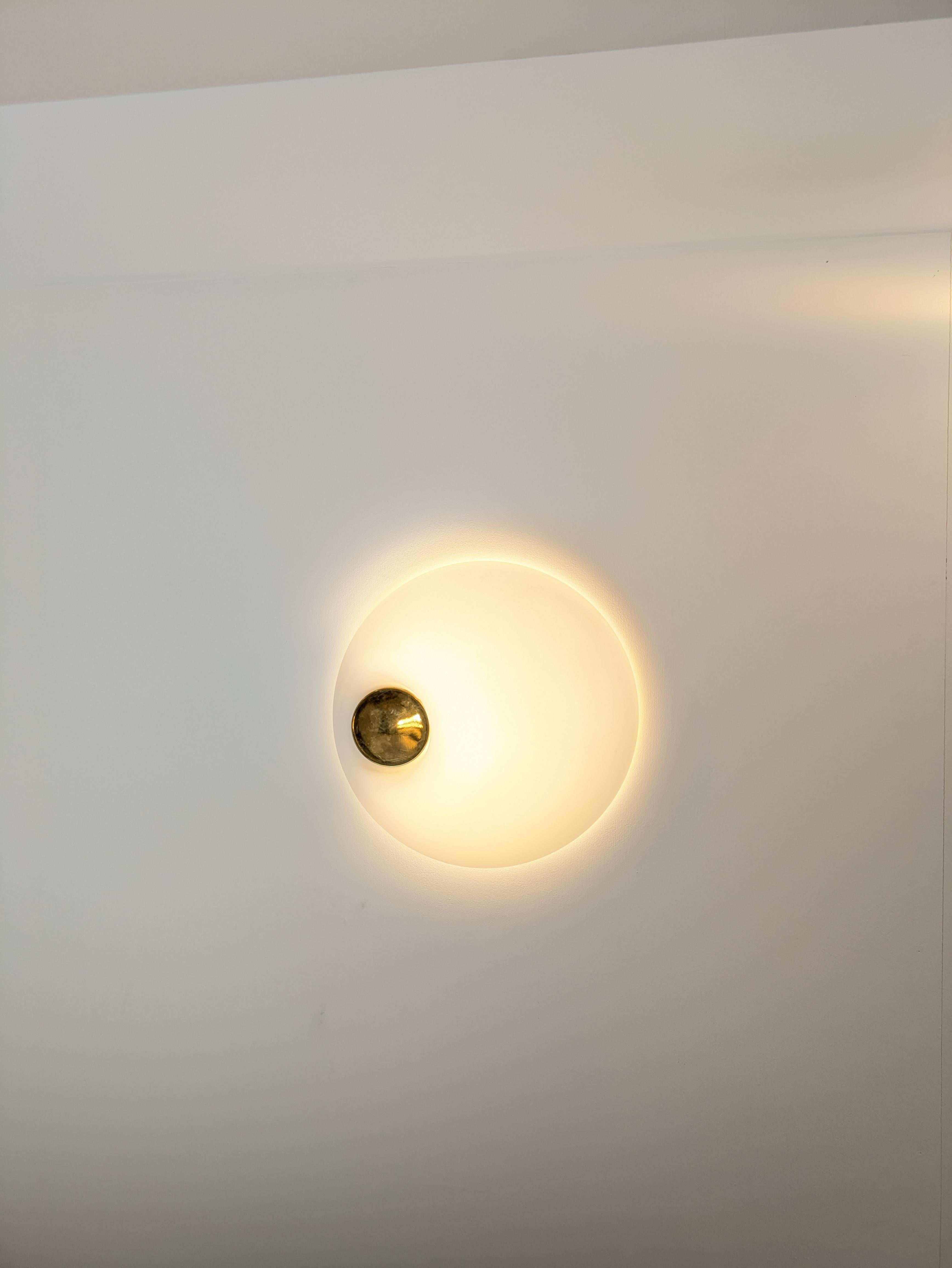 Lampe encastrée en laiton et opaline blanche, Murano 1970 en vente 5