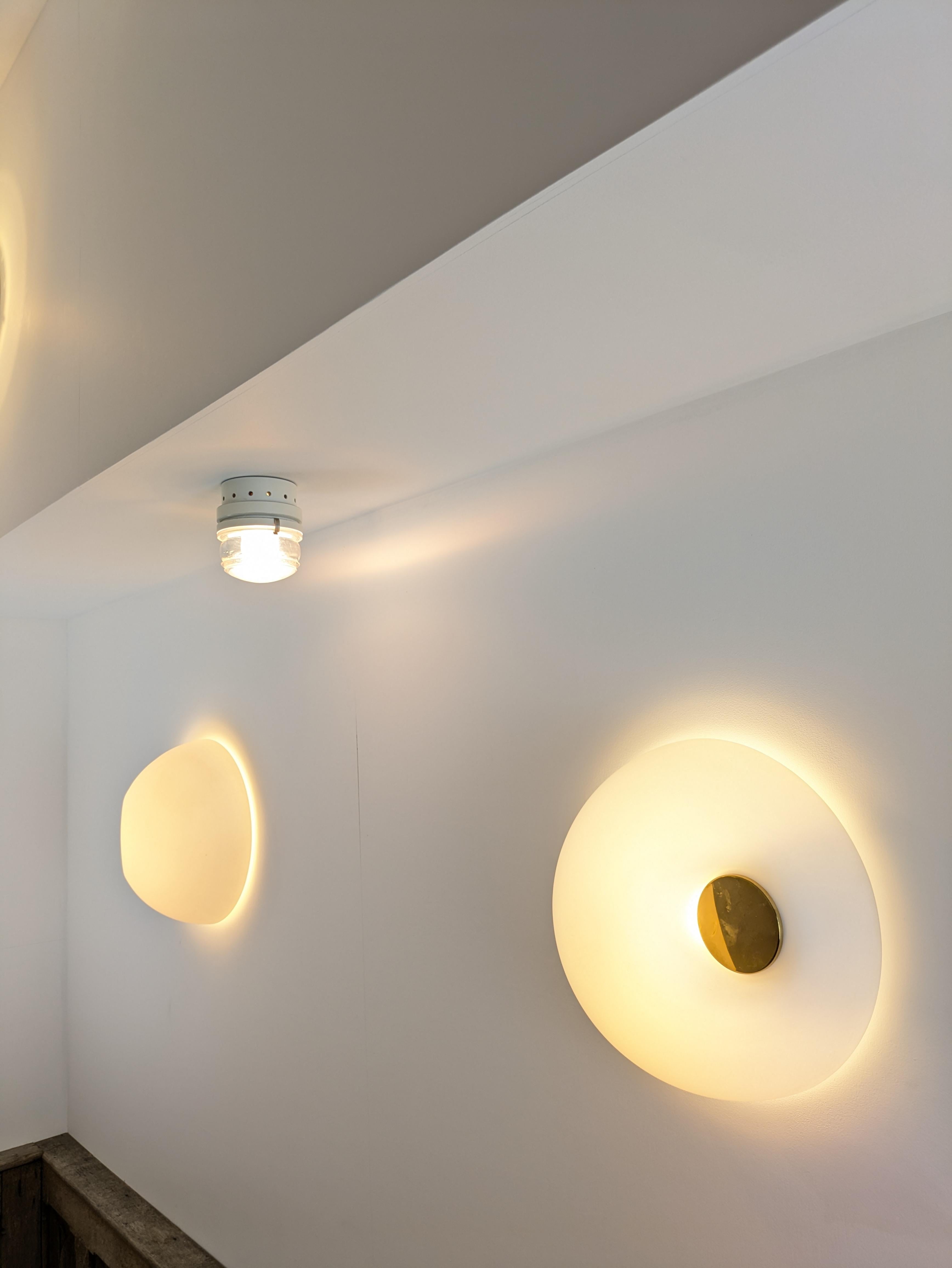Lampe encastrée en laiton et opaline blanche, Murano 1970 en vente 6