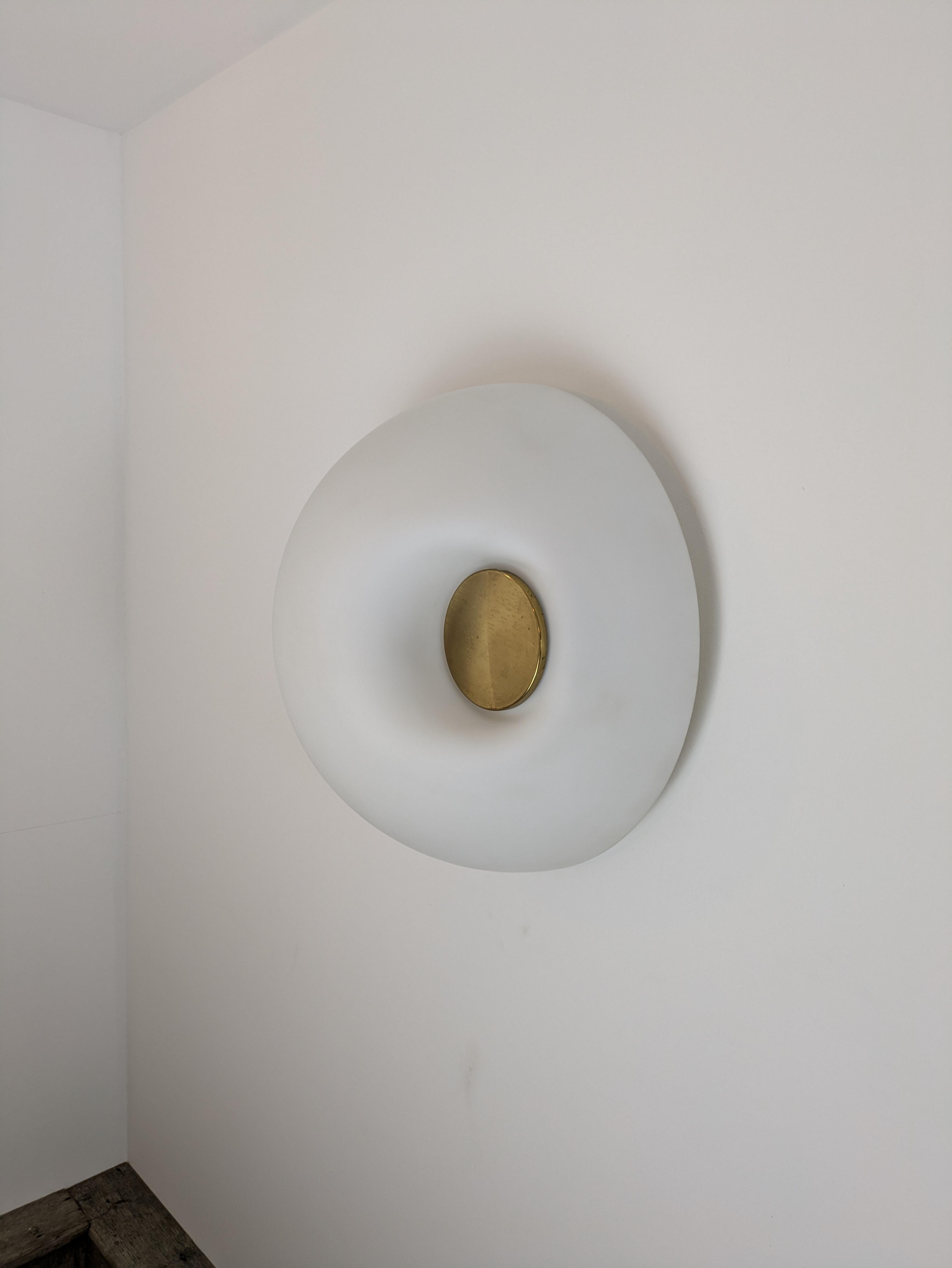 Lampe encastrée en laiton et opaline blanche, Murano 1970 en vente 8