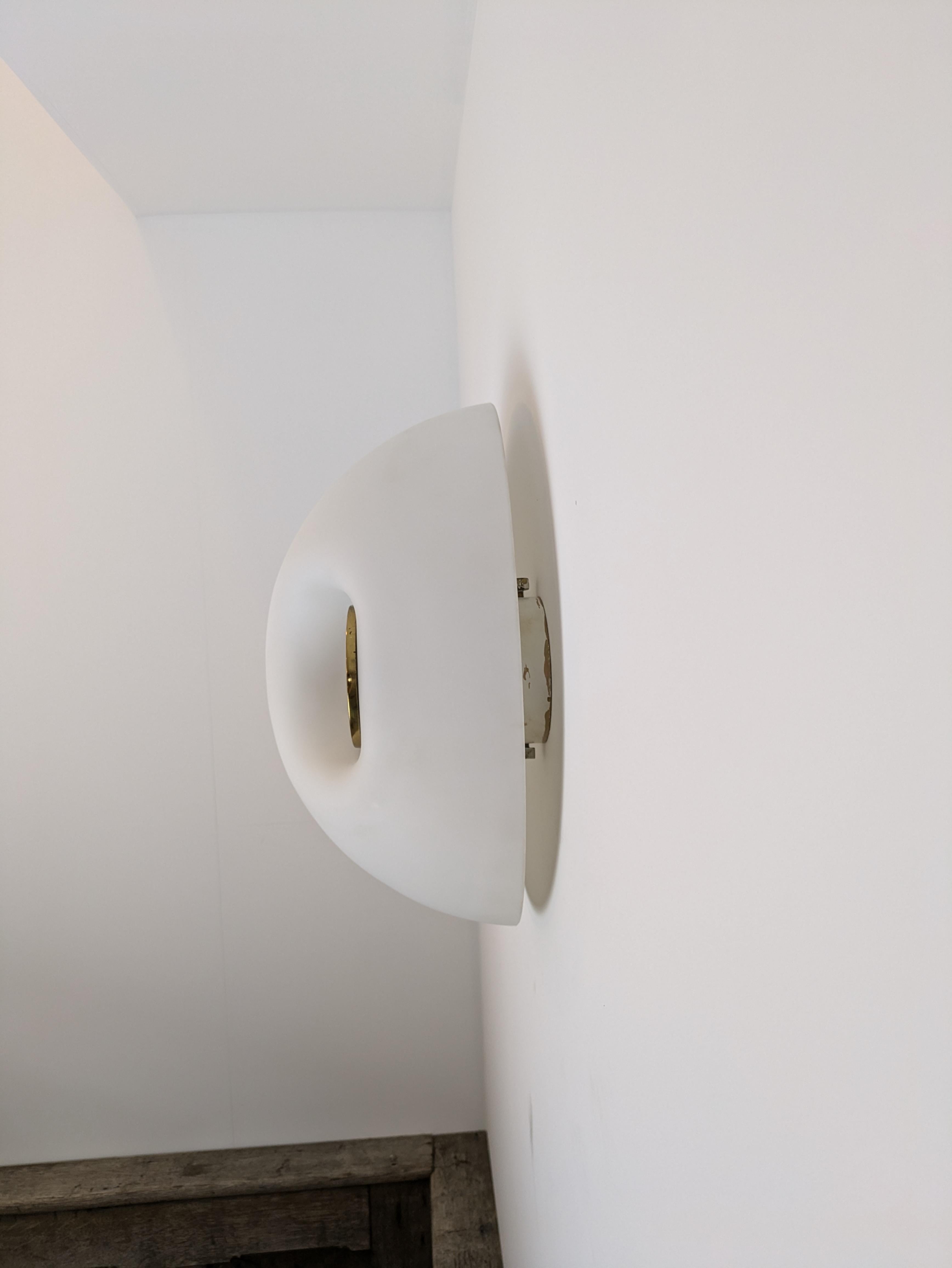 Lampe encastrée en laiton et opaline blanche, Murano 1970 en vente 9
