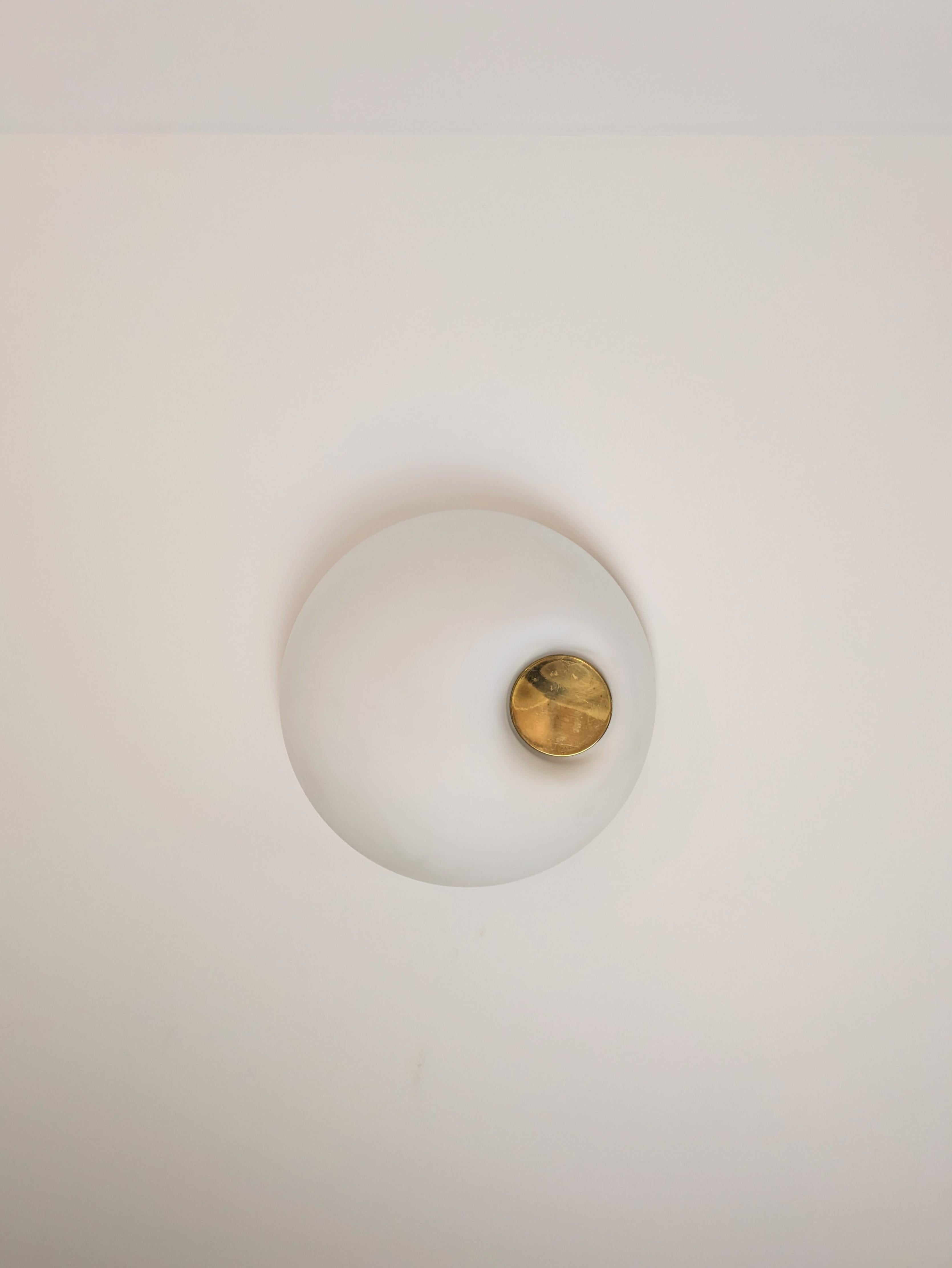 Lampe encastrée en laiton et opaline blanche, Murano 1970 en vente 10