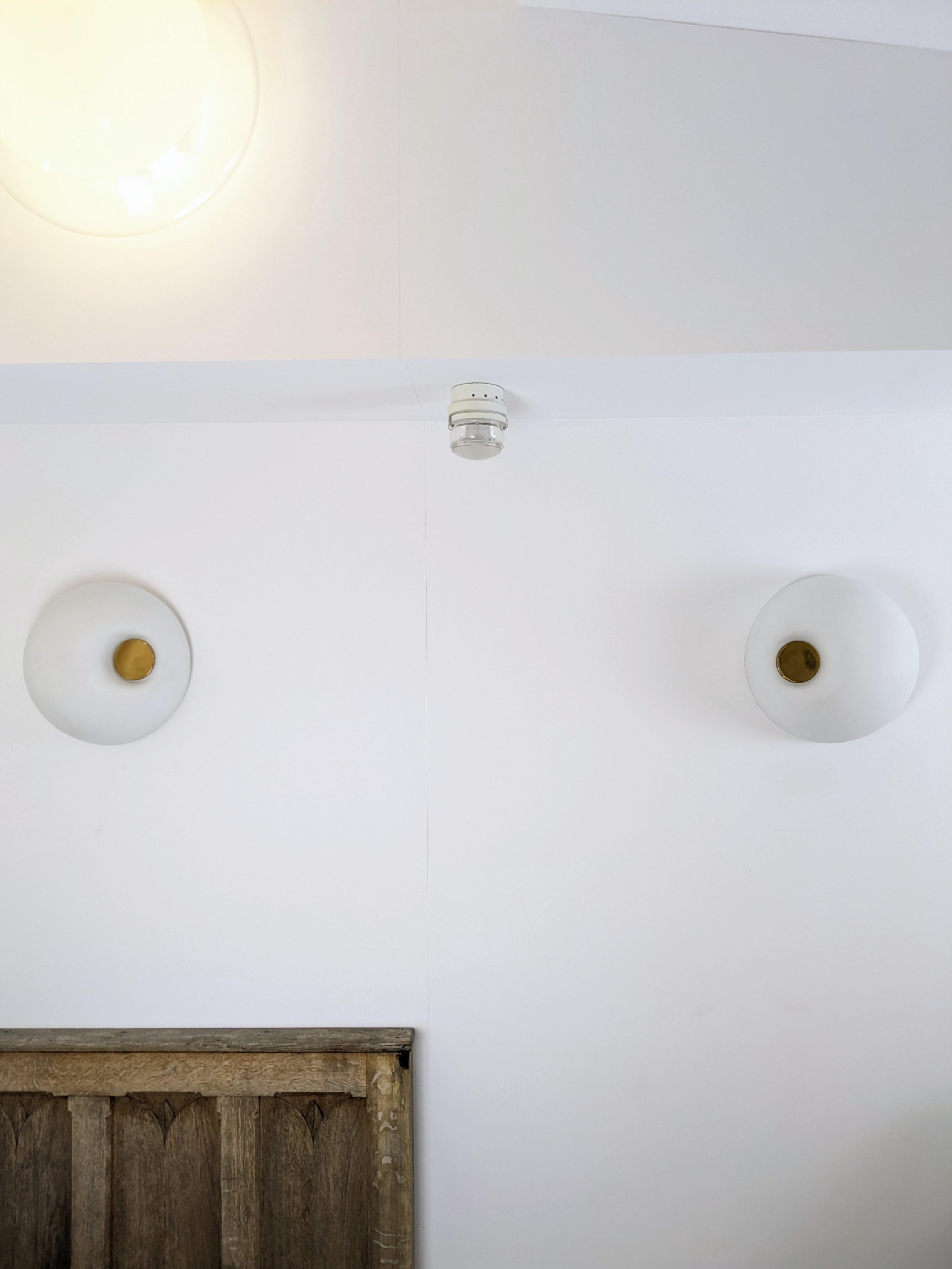 Lampe encastrée en laiton et opaline blanche, Murano 1970 en vente 11