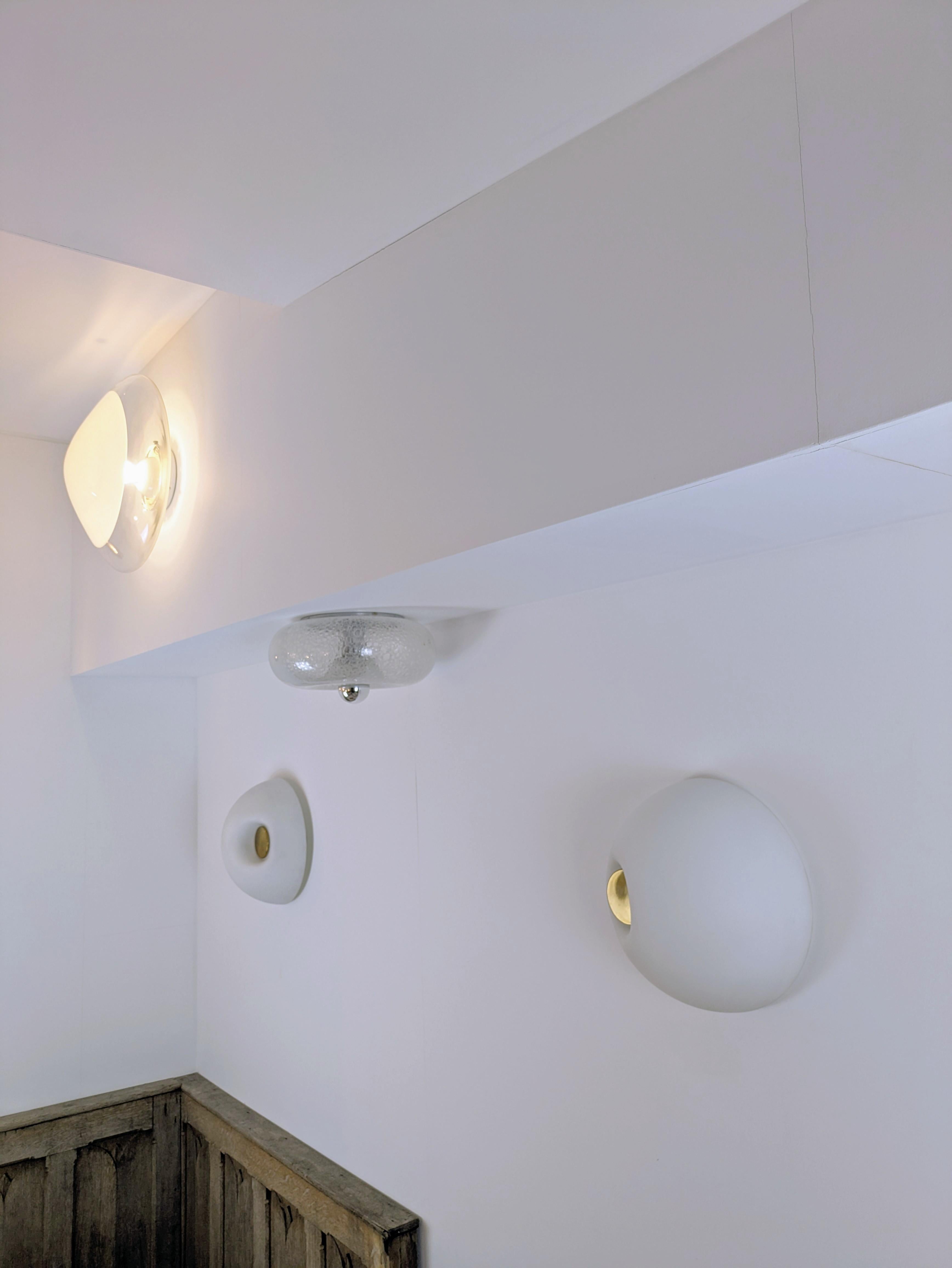 Lampe encastrée en laiton et opaline blanche, Murano 1970 en vente 12