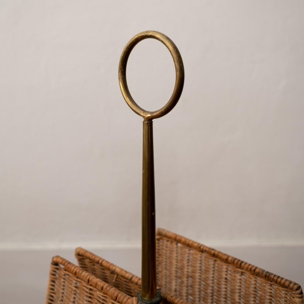Mid-20th Century Brass and Wicker Tripod Magazine Rack, Italy For Sale