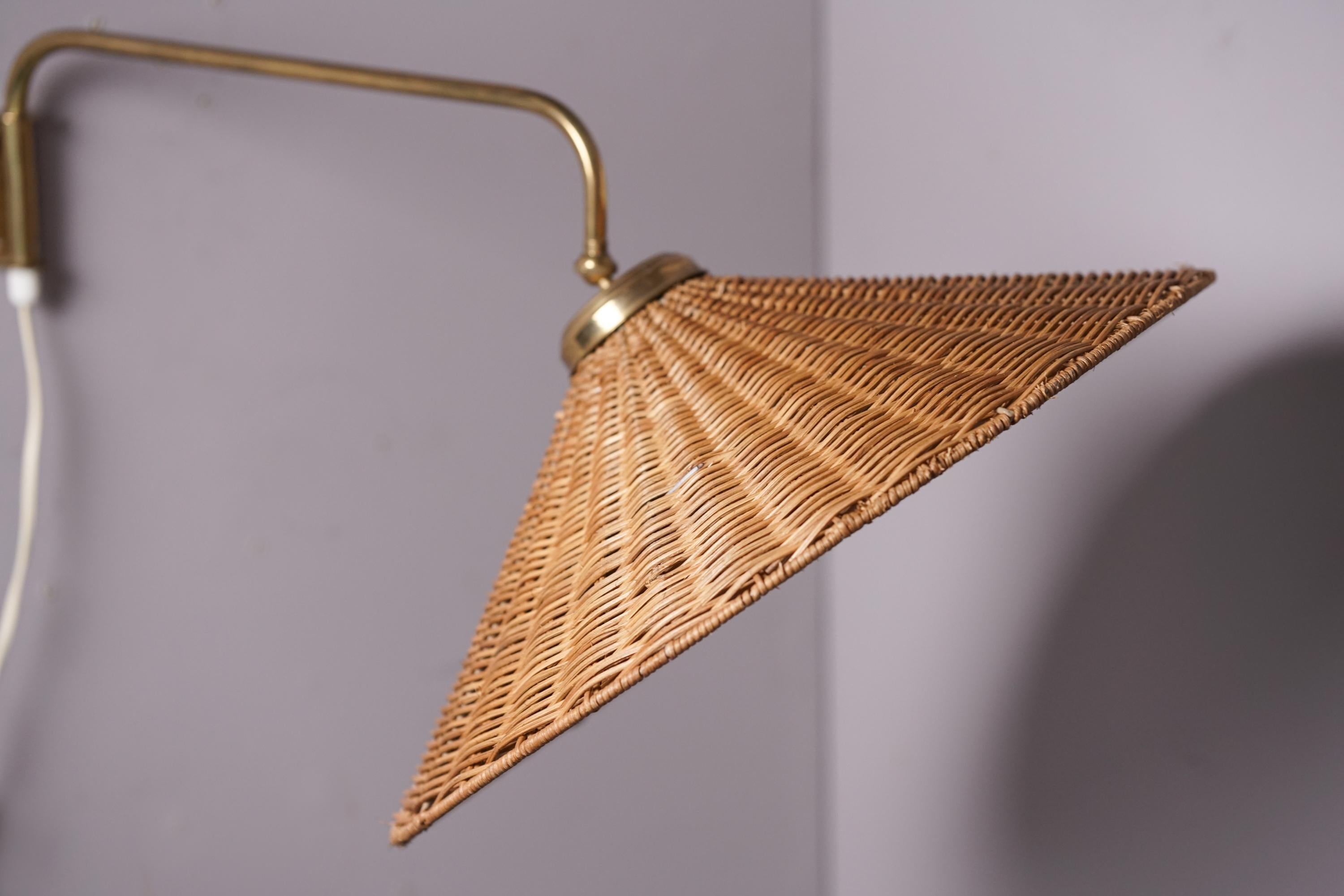 Mid-20th Century Brass and Wicker Wall Light, Itsu Oy, 1950s For Sale