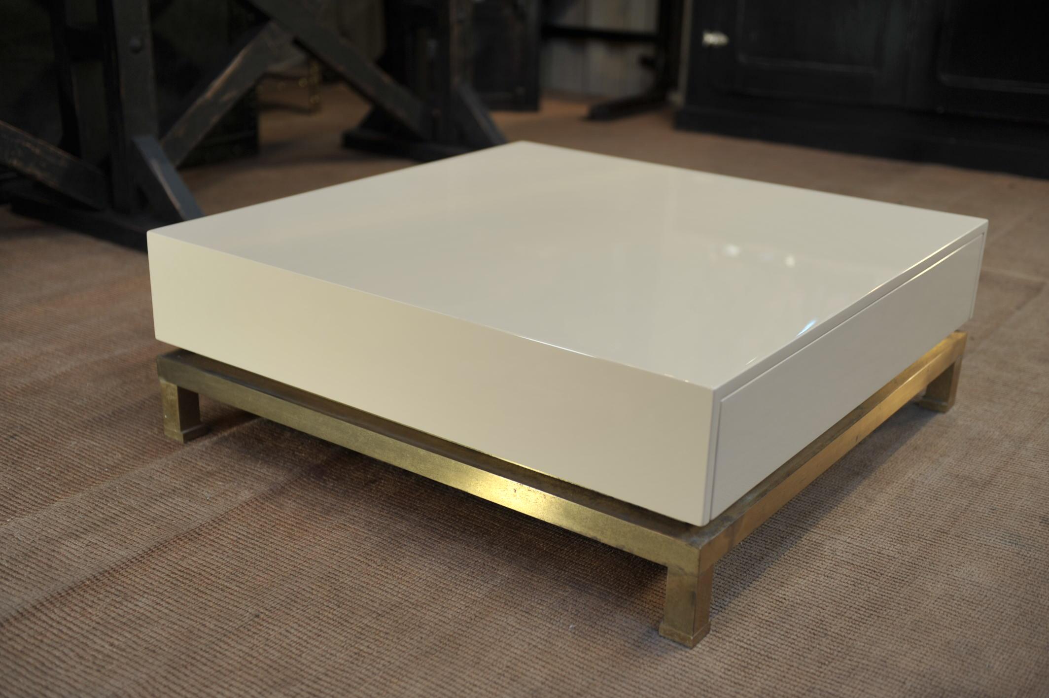 Brass and wood coffee table by Guy Lefèvre for Maison Jansen. Brass structure and white lacquered wood top with 2 large rosewood drawers, France, 1970. All in excellent condition.