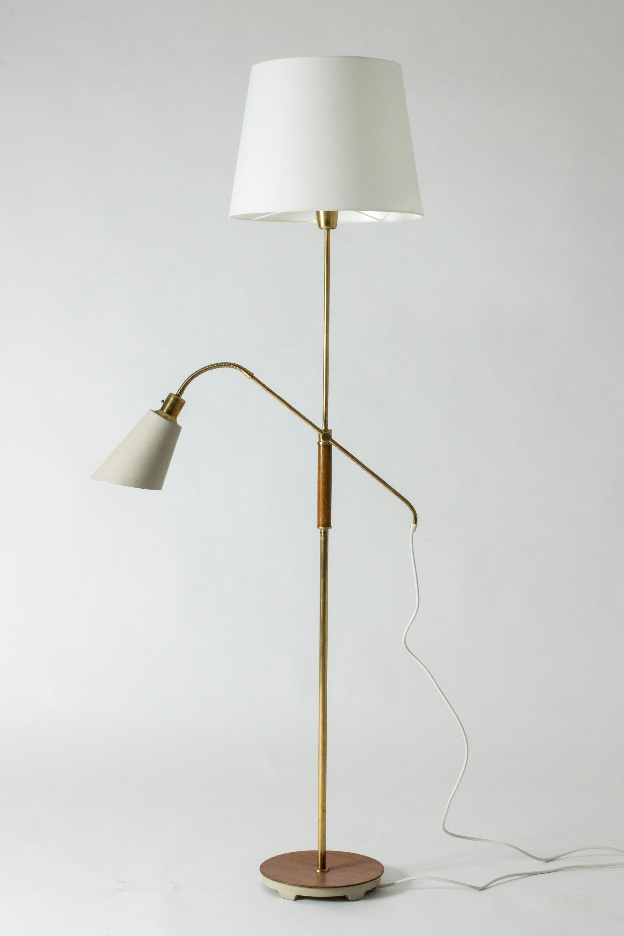 Cool floor lamp by Bertil Brisborg, made from brass, with lacquered metal and wood details. One lamp shade spreads a nice, general light, while the lacquered shade gives direct light, for example for reading. The lacquered shade can be moved