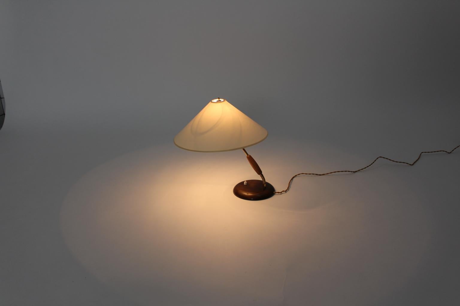 Brass Beech Vintage Table Lamp attributed to Giuseppe Ostuni Italy 1940s For Sale 8