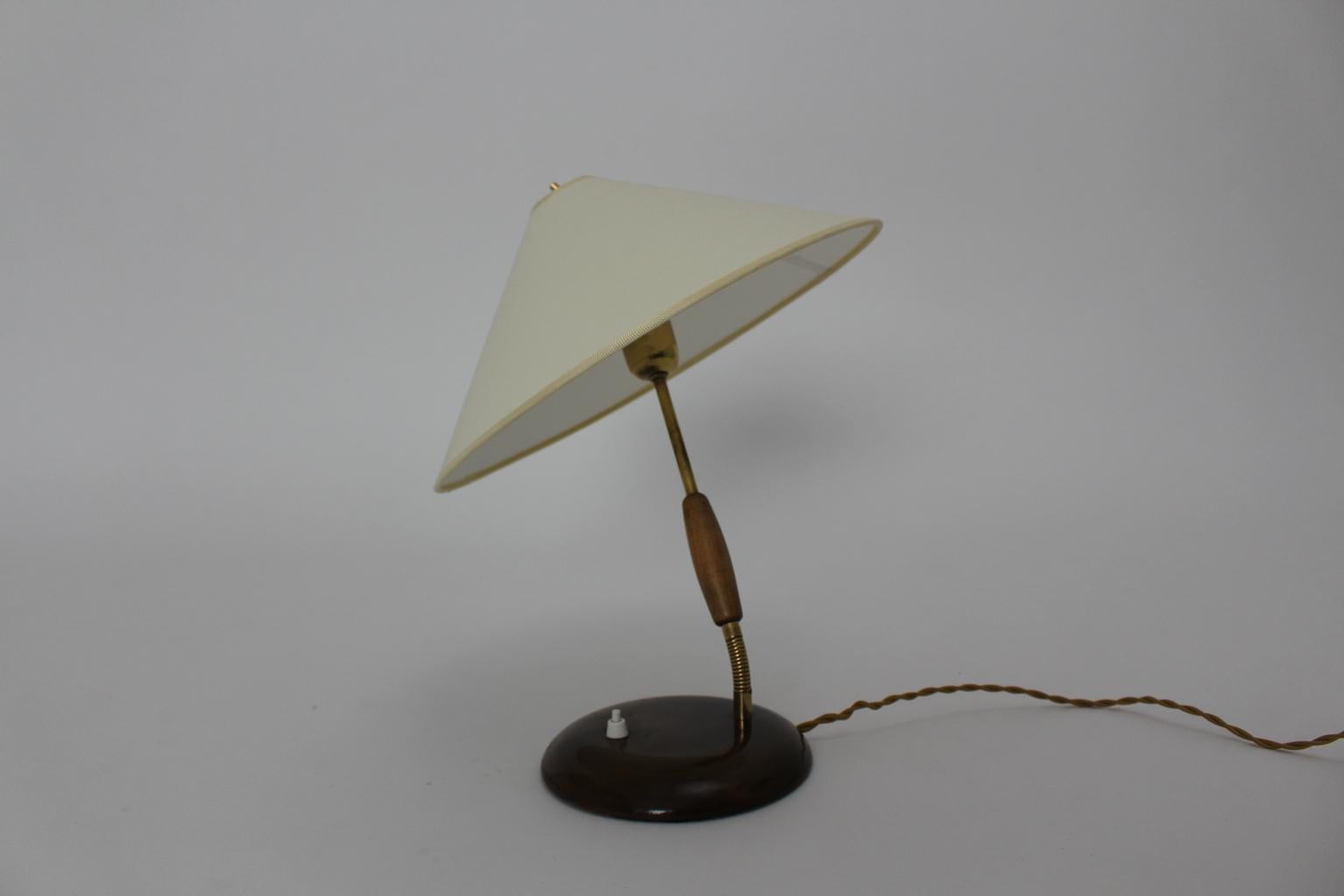 Brass Beech Vintage Table Lamp attributed to Giuseppe Ostuni Italy 1940s For Sale 4