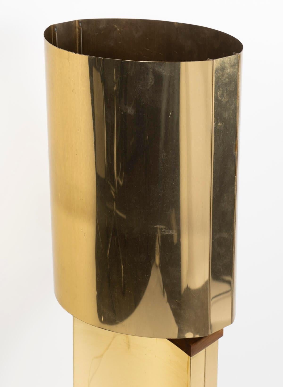 Brass and Wood Table Lamp from the 1970s. In Good Condition For Sale In Saint-Ouen, FR