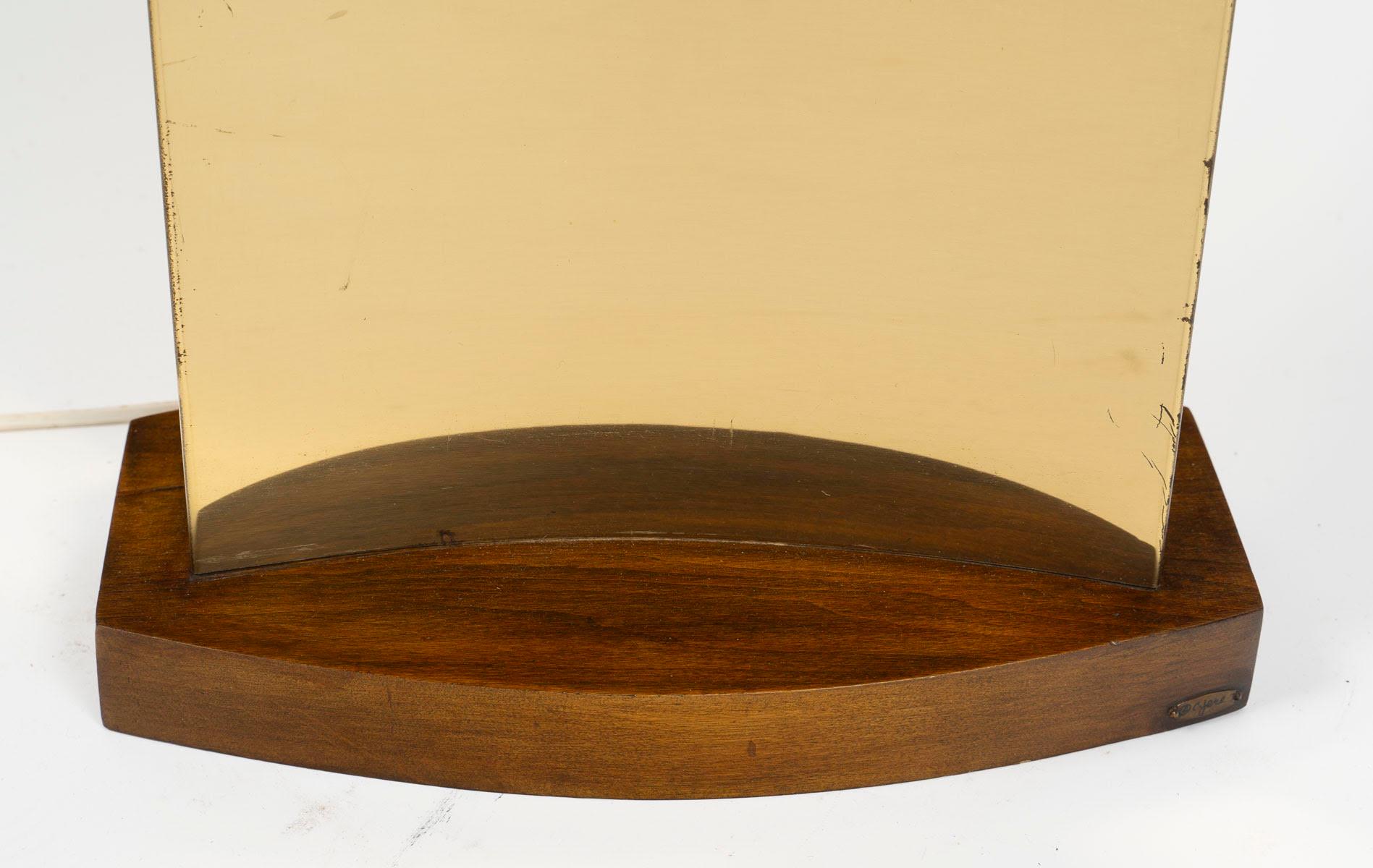 Laiton Lampe de table en laiton et bois des années 1970. en vente