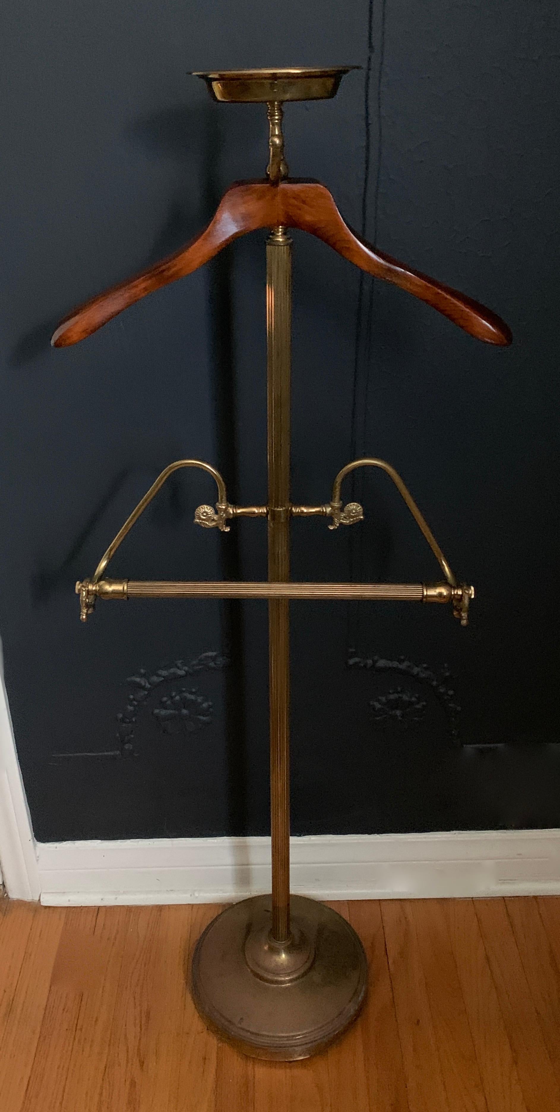 20th Century Brass and Wood Valet in the Manner of Maison Jansen For Sale