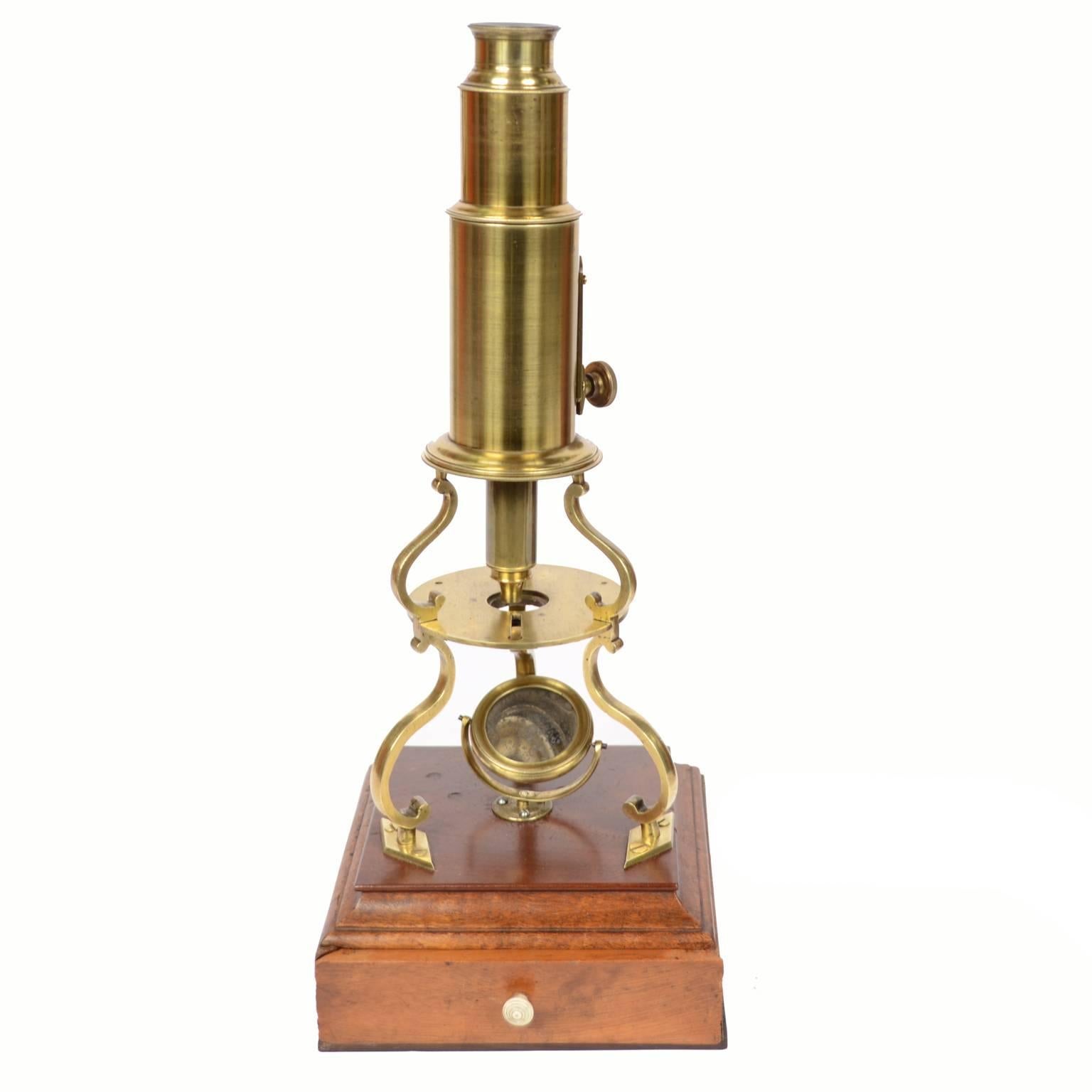 Microscope en laiton et bois:: modèle Culpeper:: vers 1770-1790 Excellent état à Milan, IT