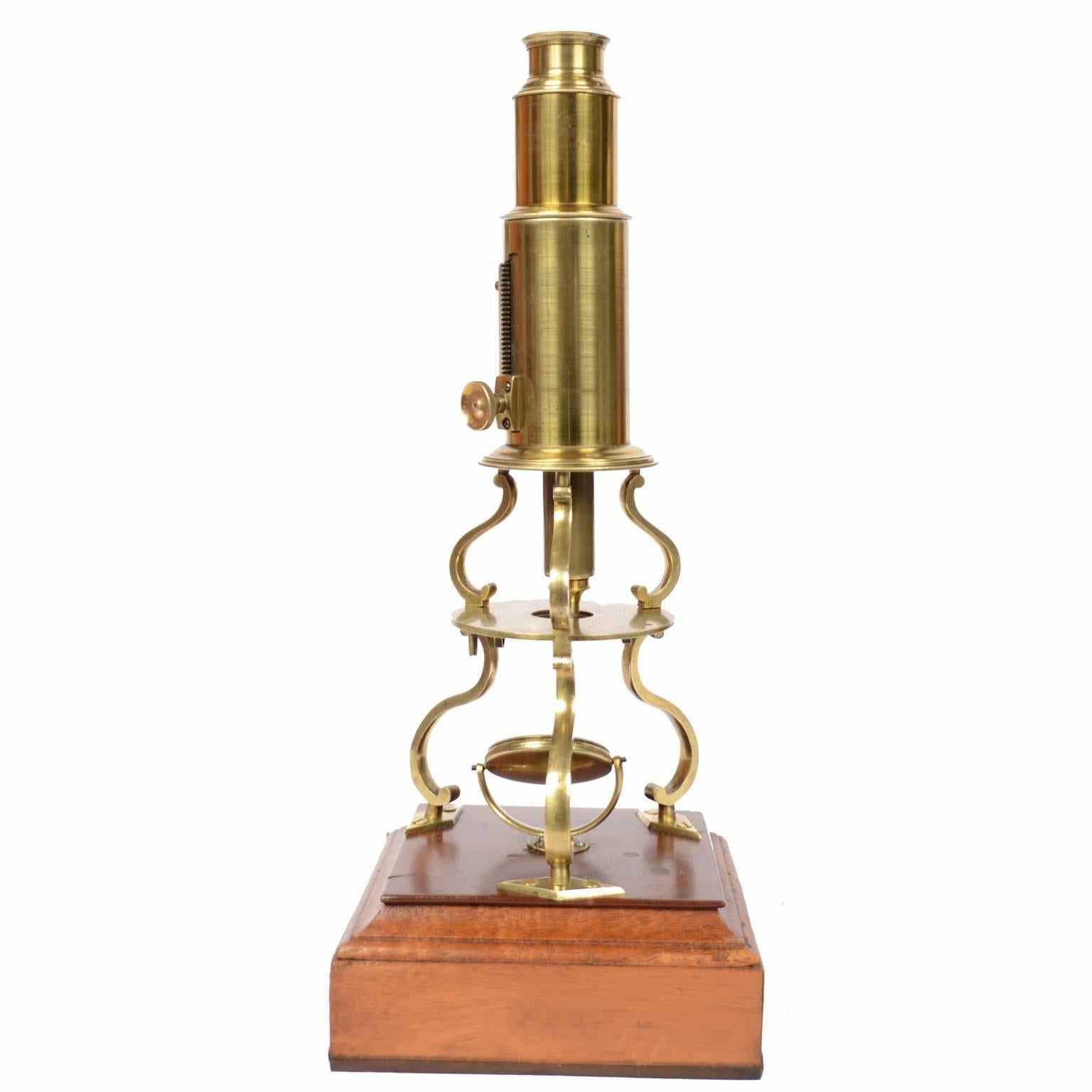 Fin du XVIIIe siècle Microscope en laiton et bois:: modèle Culpeper:: vers 1770-1790