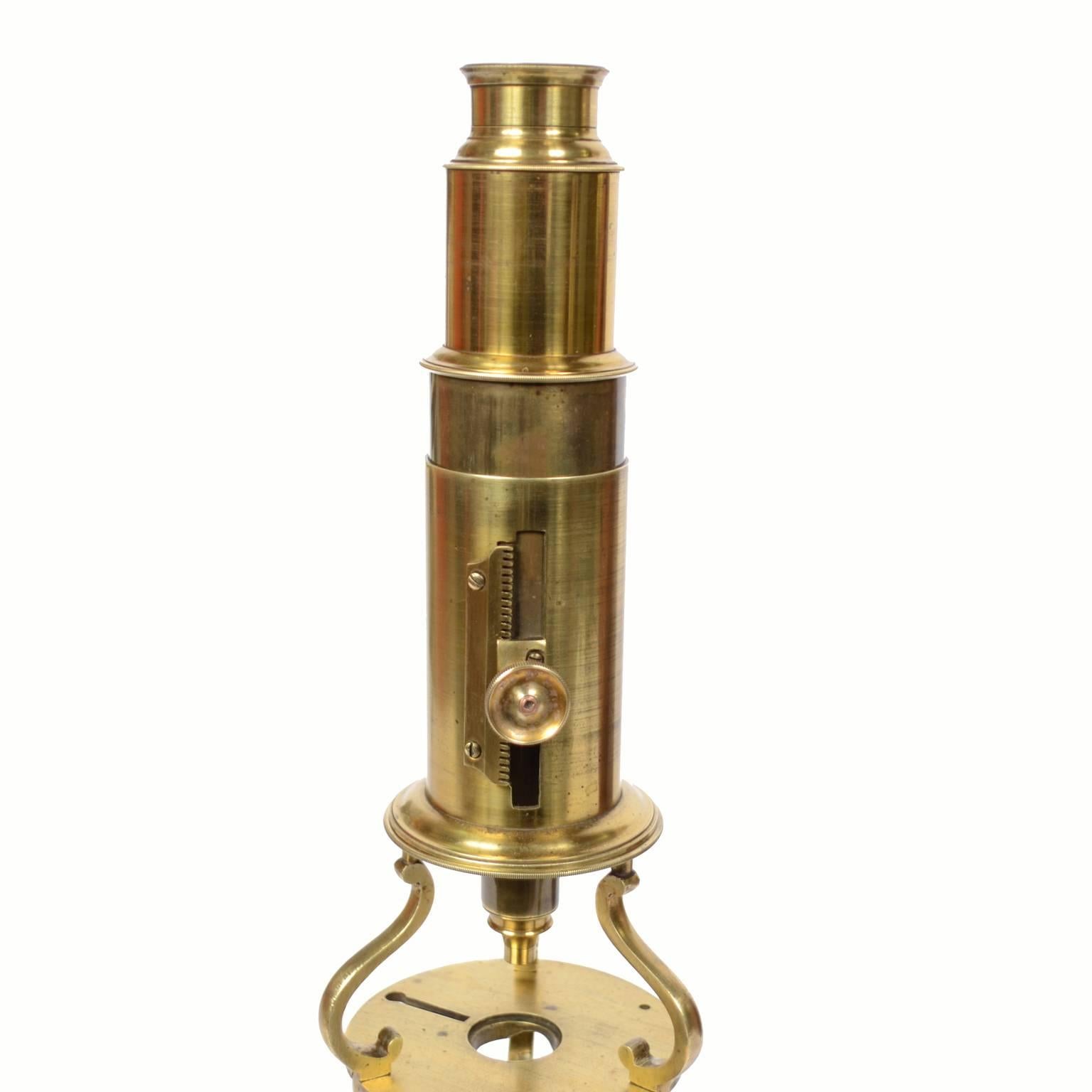 Microscope en laiton et bois:: modèle Culpeper:: vers 1770-1790 1