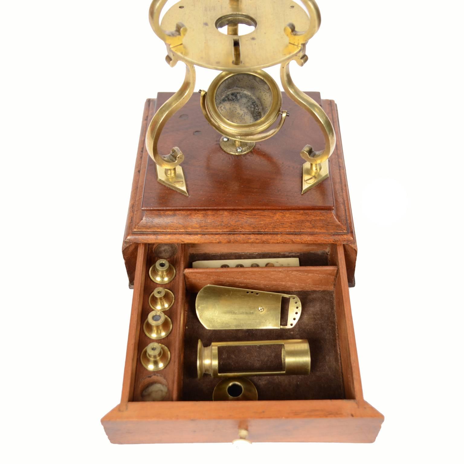 Microscope en laiton et bois:: modèle Culpeper:: vers 1770-1790 2