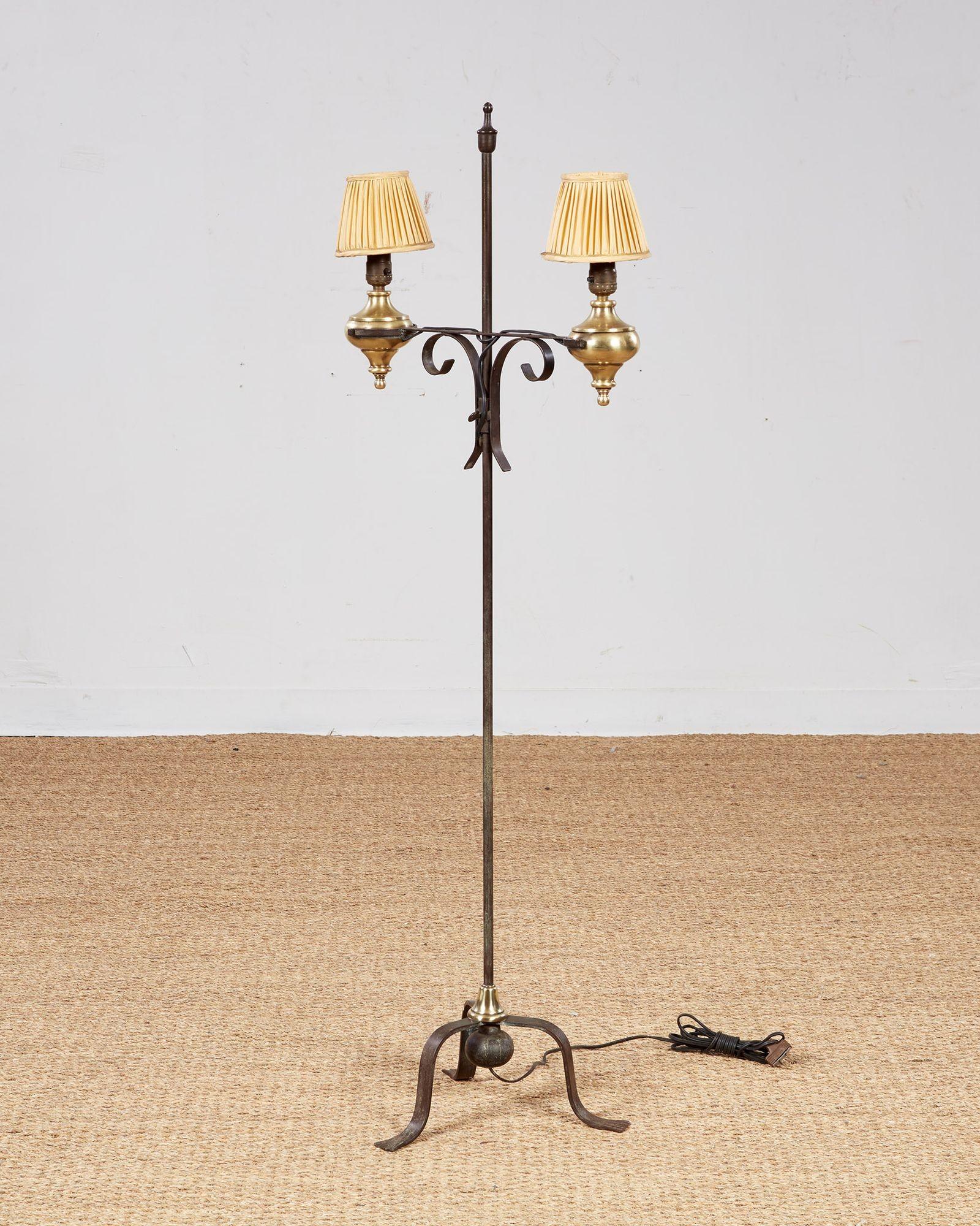 Lampadaire en laiton et fer forgé en vente 5