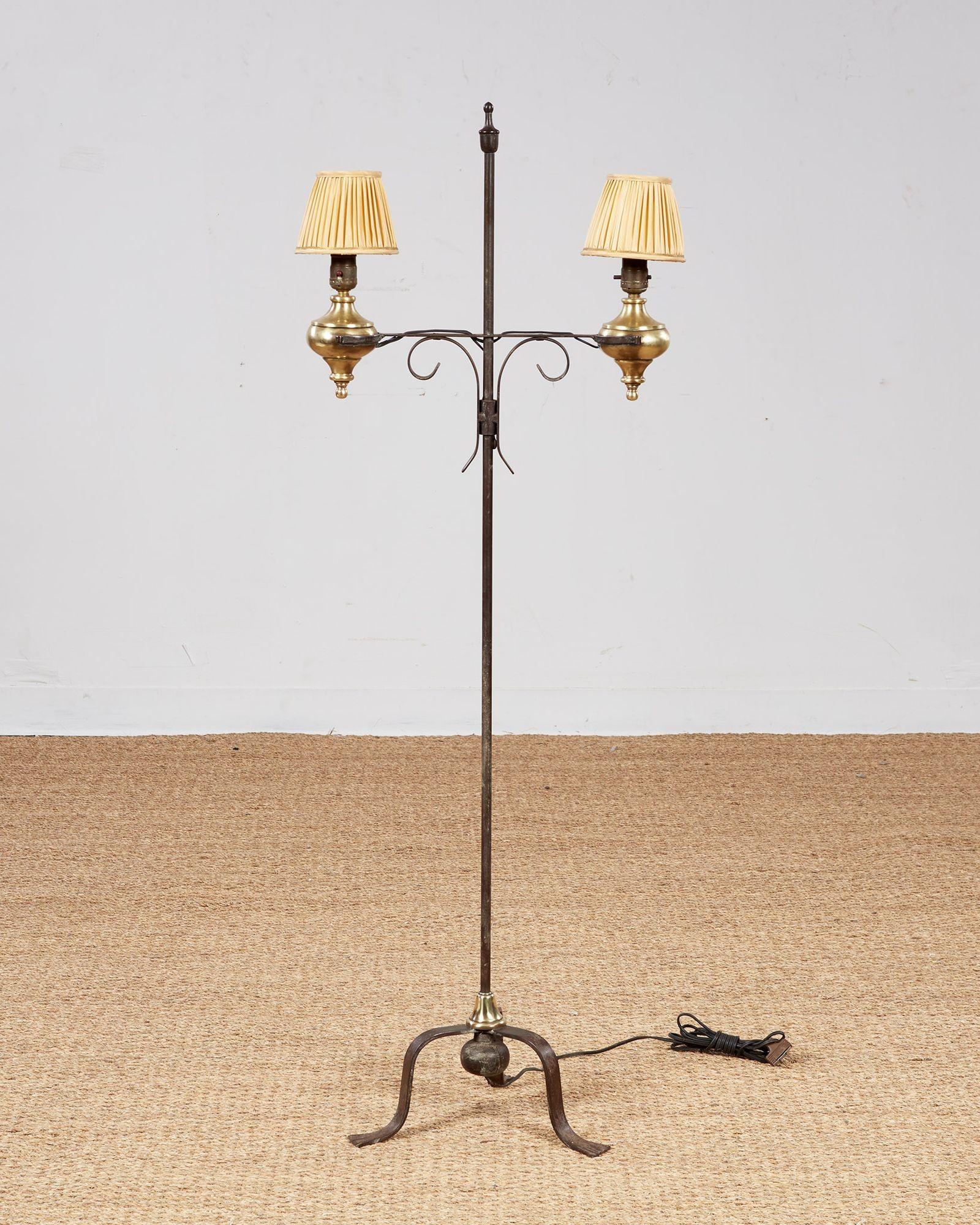 Lampadaire en laiton et fer forgé en vente 1