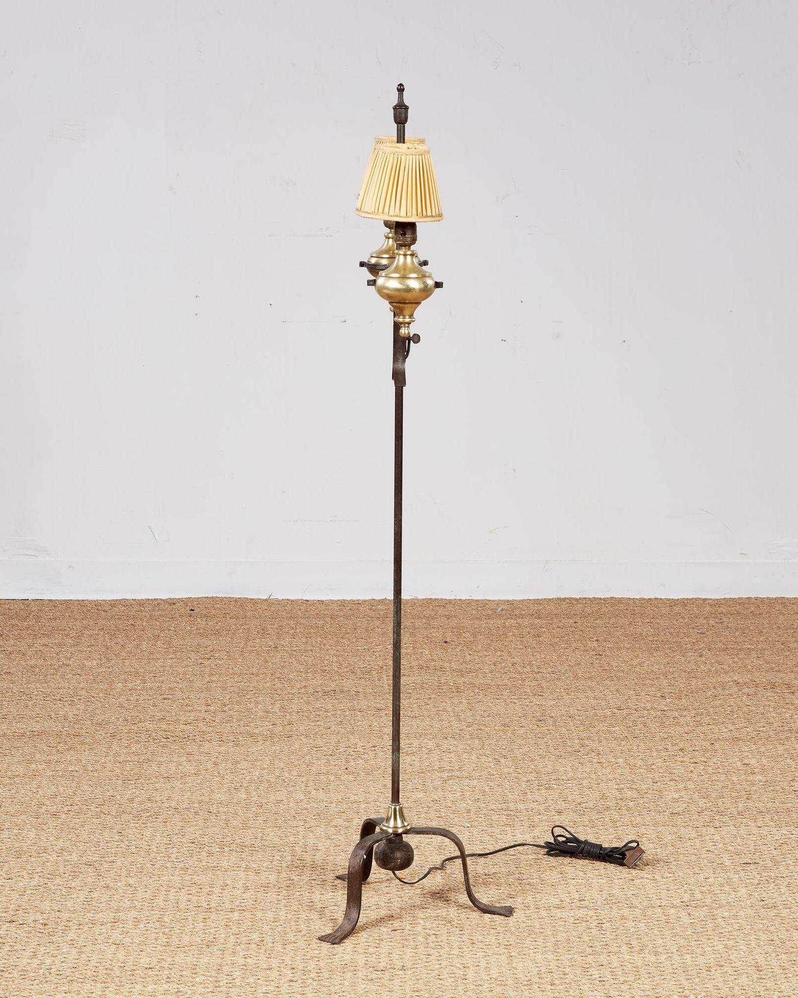 Lampadaire en laiton et fer forgé en vente 3