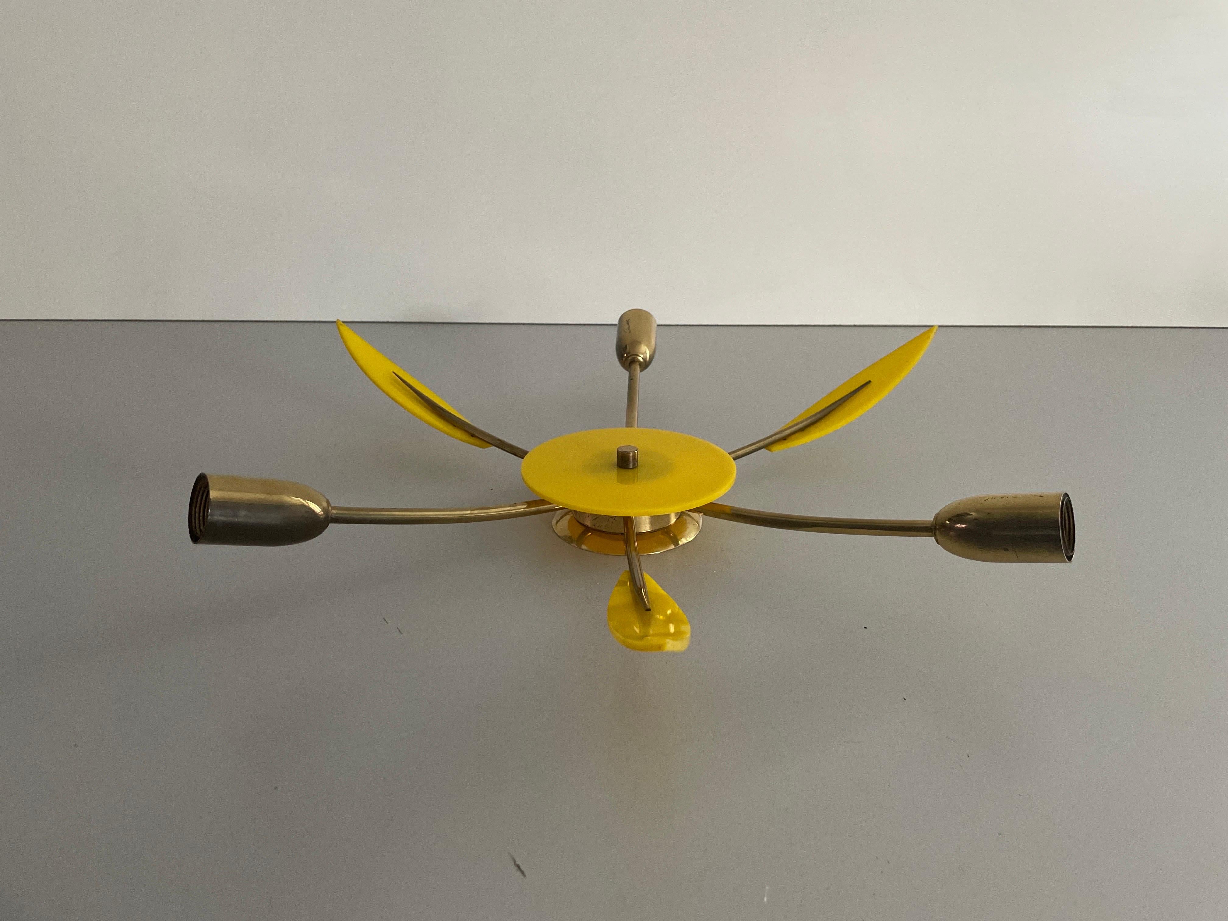 Brass and Yellow Plexi Sputnik Flush Mount Light, 1970s, Germany In Excellent Condition For Sale In Hagenbach, DE