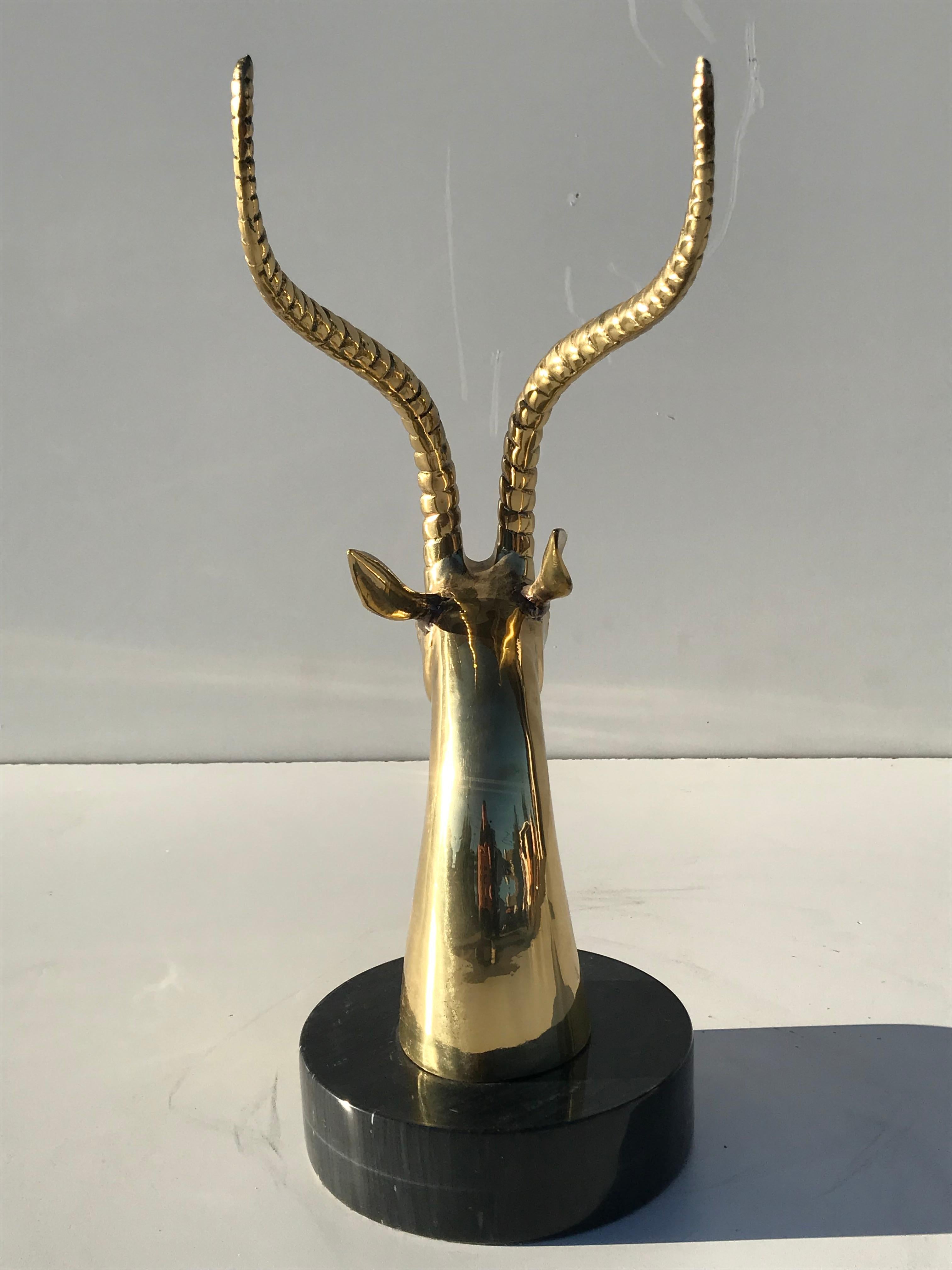 Antike Antelope Gazelle Buchstütze Skulptur aus Messing im Zustand „Gut“ im Angebot in North Hollywood, CA