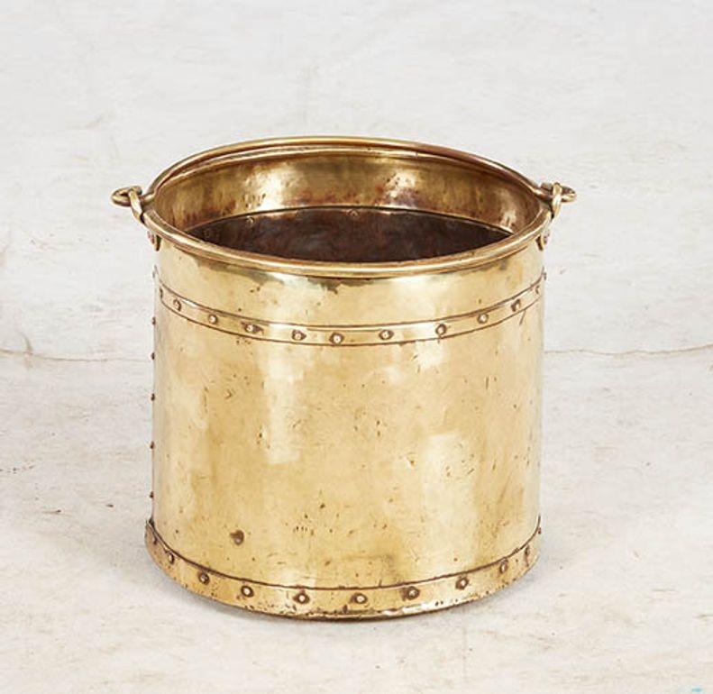 Good early 19th century English apple kettle, the brass bail handle secured with copper rivets, the body with two bands of brass rivets and hand-beaten brass surface, the whole in good sound condition. Height with handle raised 17