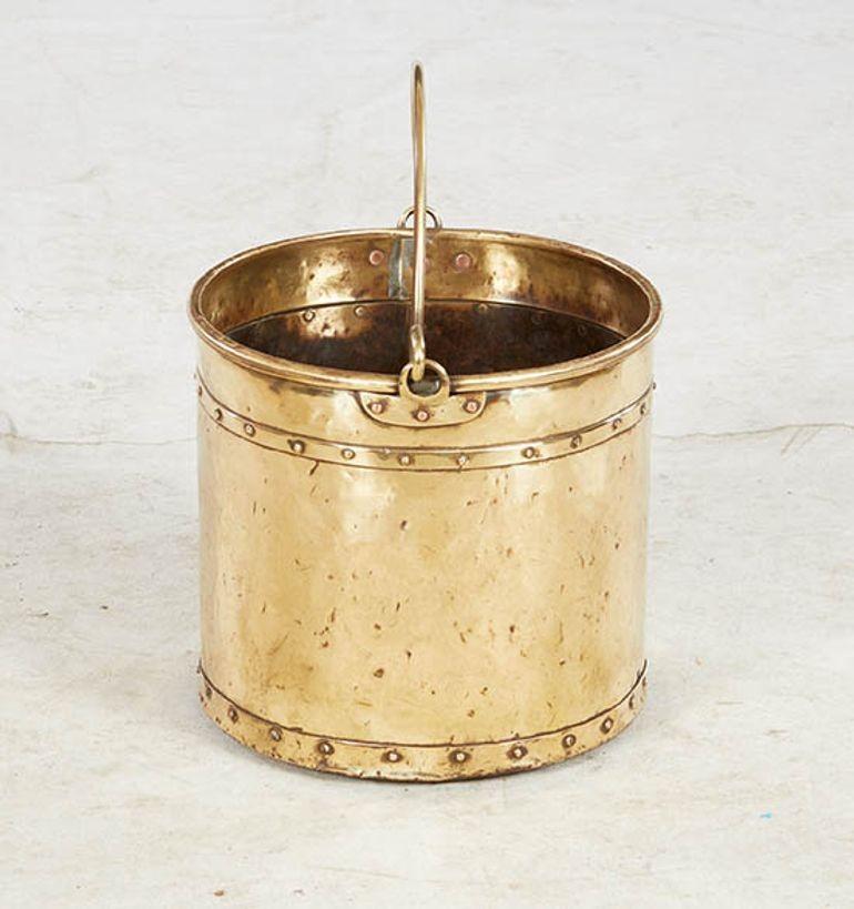 Brass Apple Kettle In Good Condition In Greenwich, CT