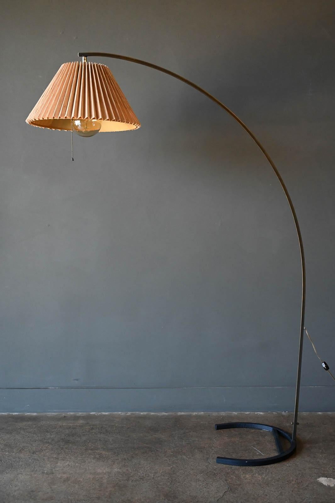 Brass Arc Floor Lamp with Original Raffia Shade, circa 1970 In Good Condition In Costa Mesa, CA