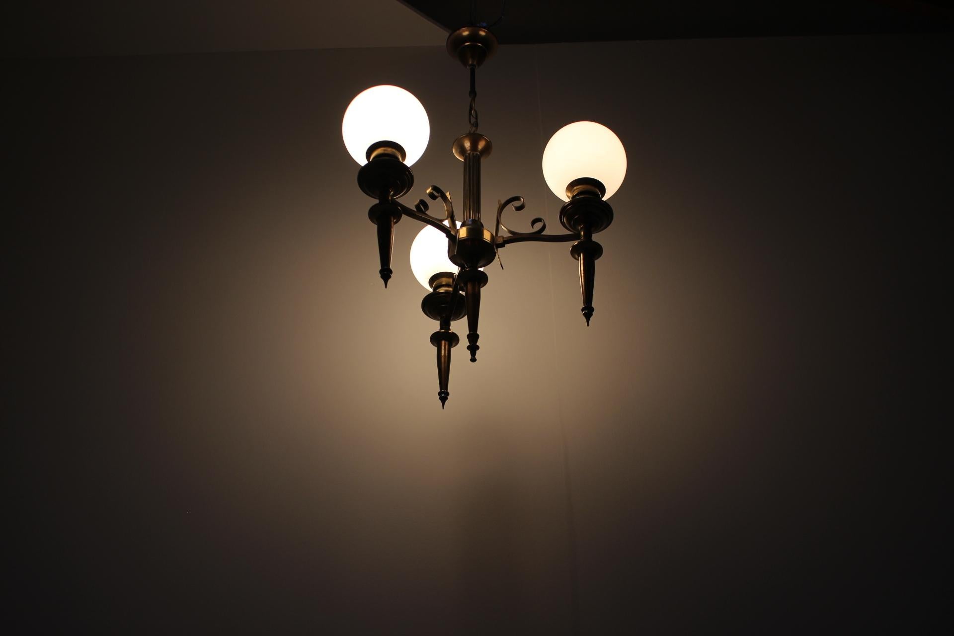 Art Déco Lampadario Art Deco in ottone, anni '30, Cecoslovacchia in vendita