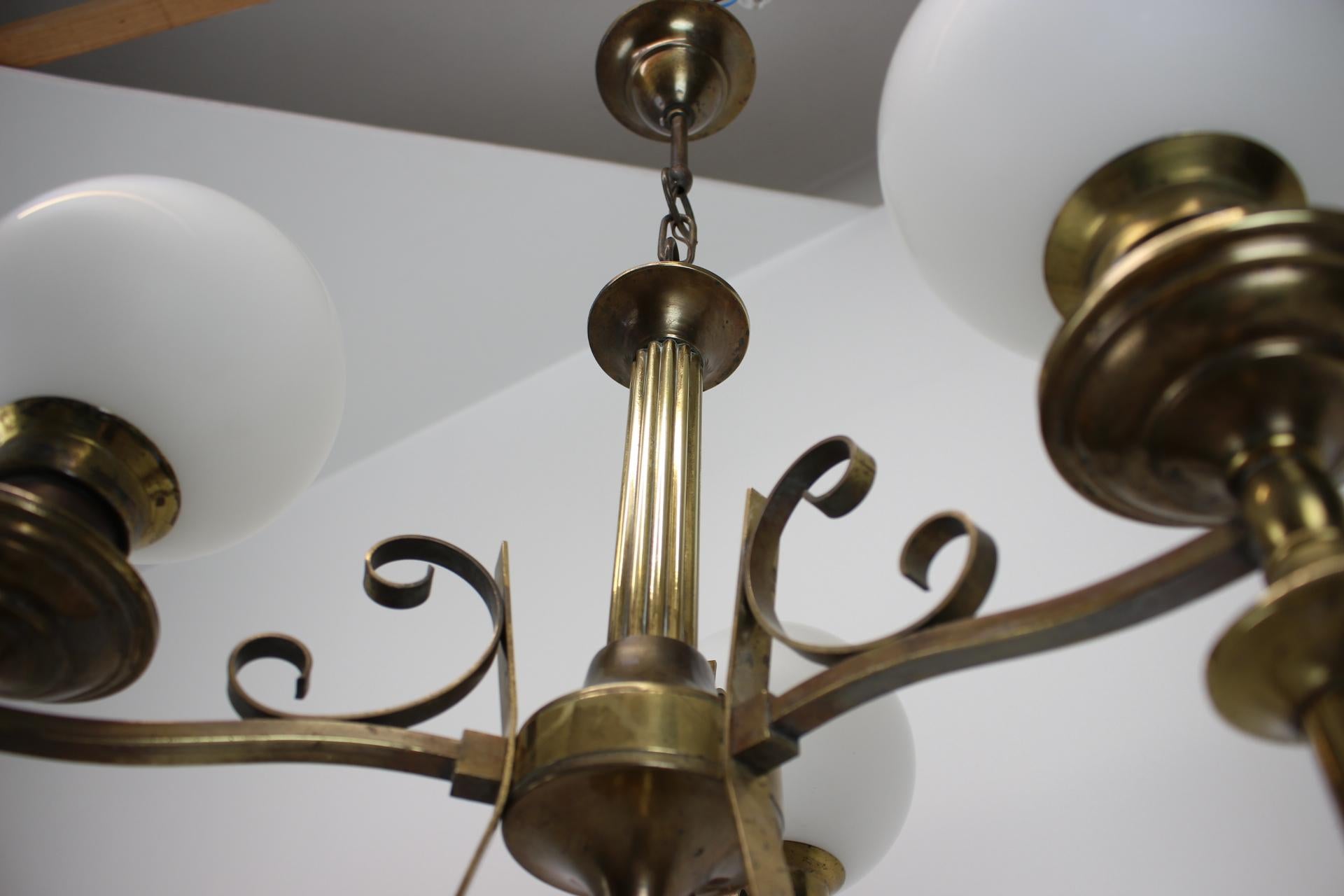 Lampadario Art Deco in ottone, anni '30, Cecoslovacchia in vendita 1
