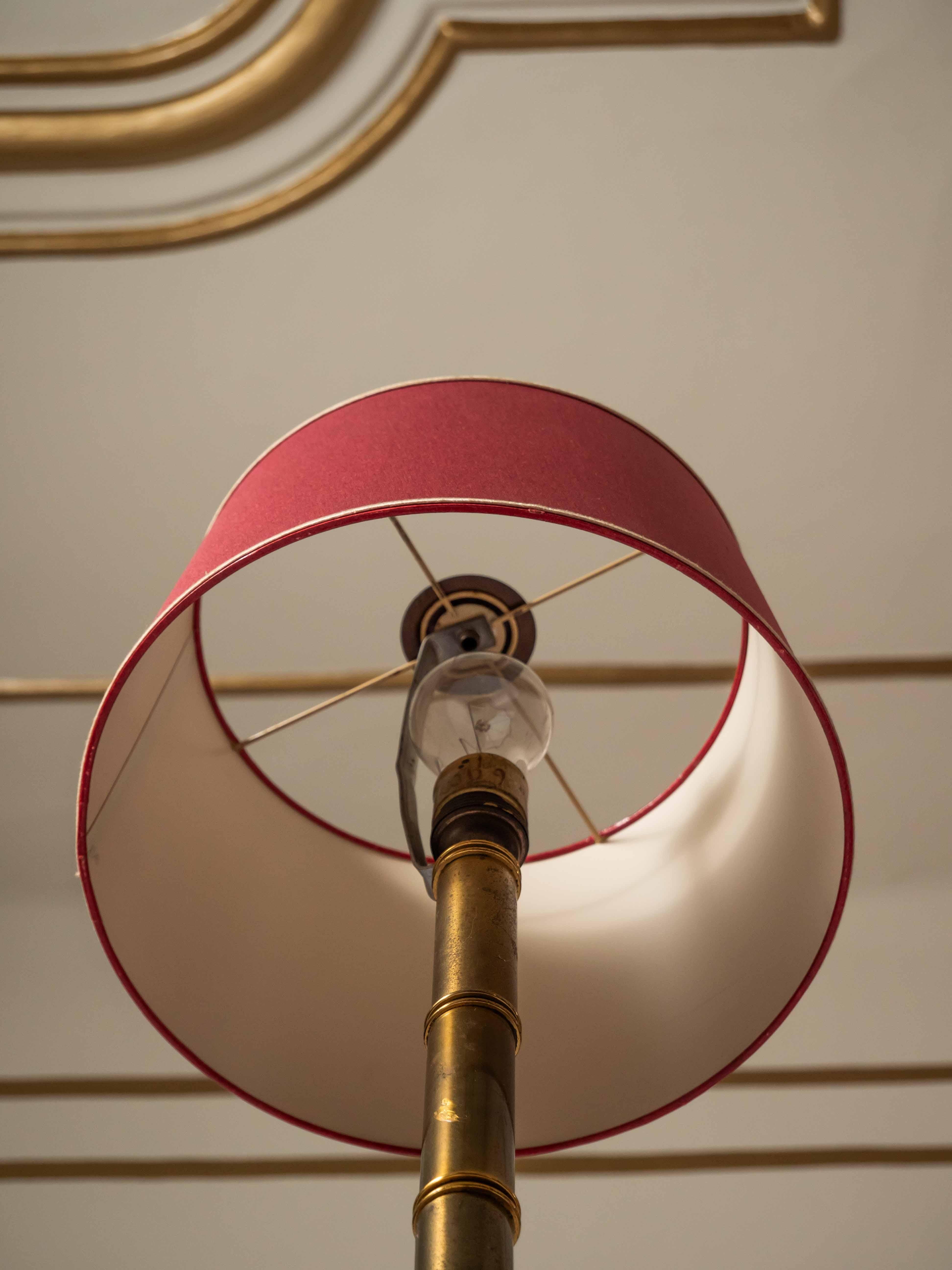Milieu du XXe siècle Lampe art déco en laiton en vente