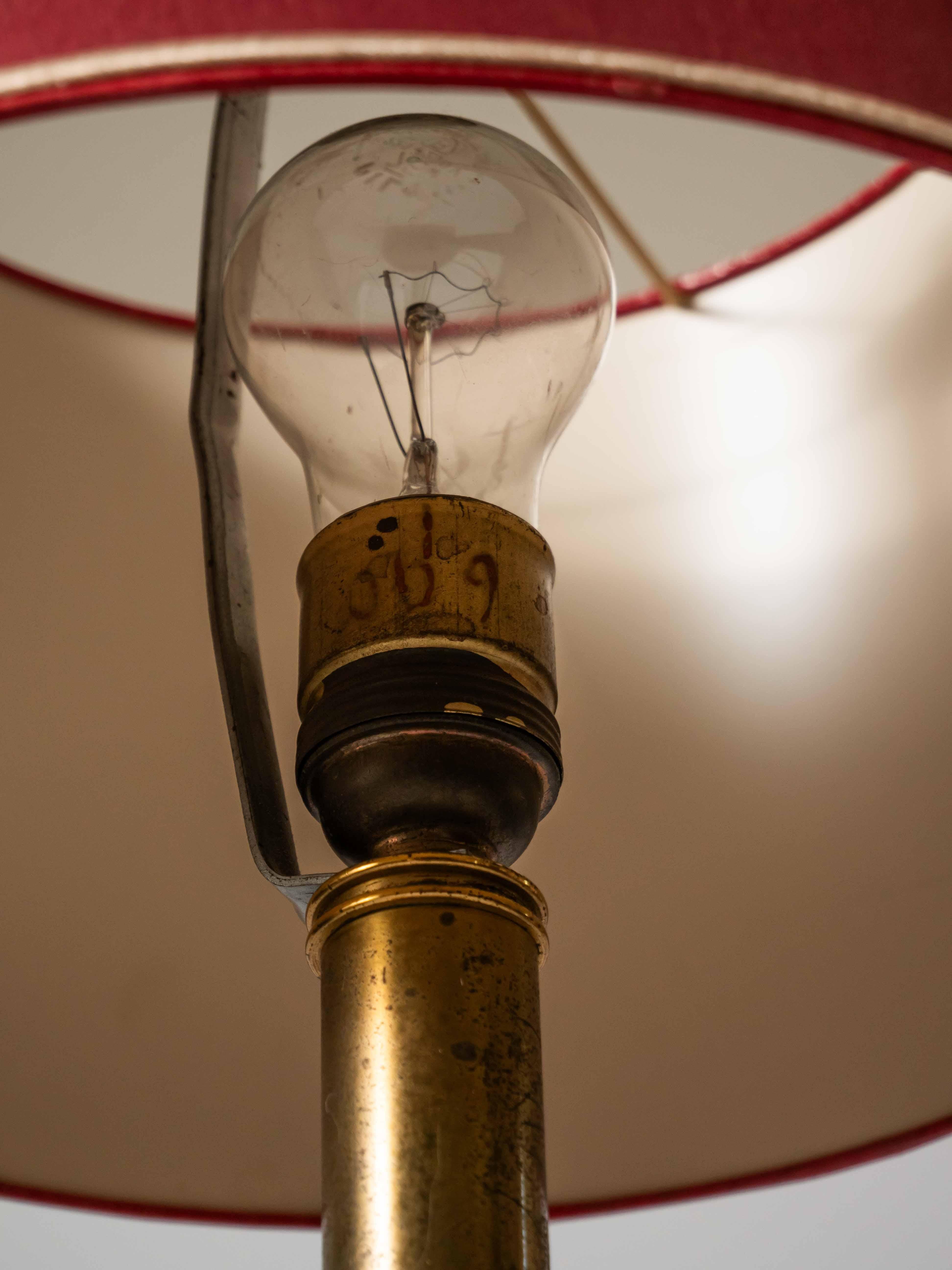 Lampe art déco en laiton en vente 1