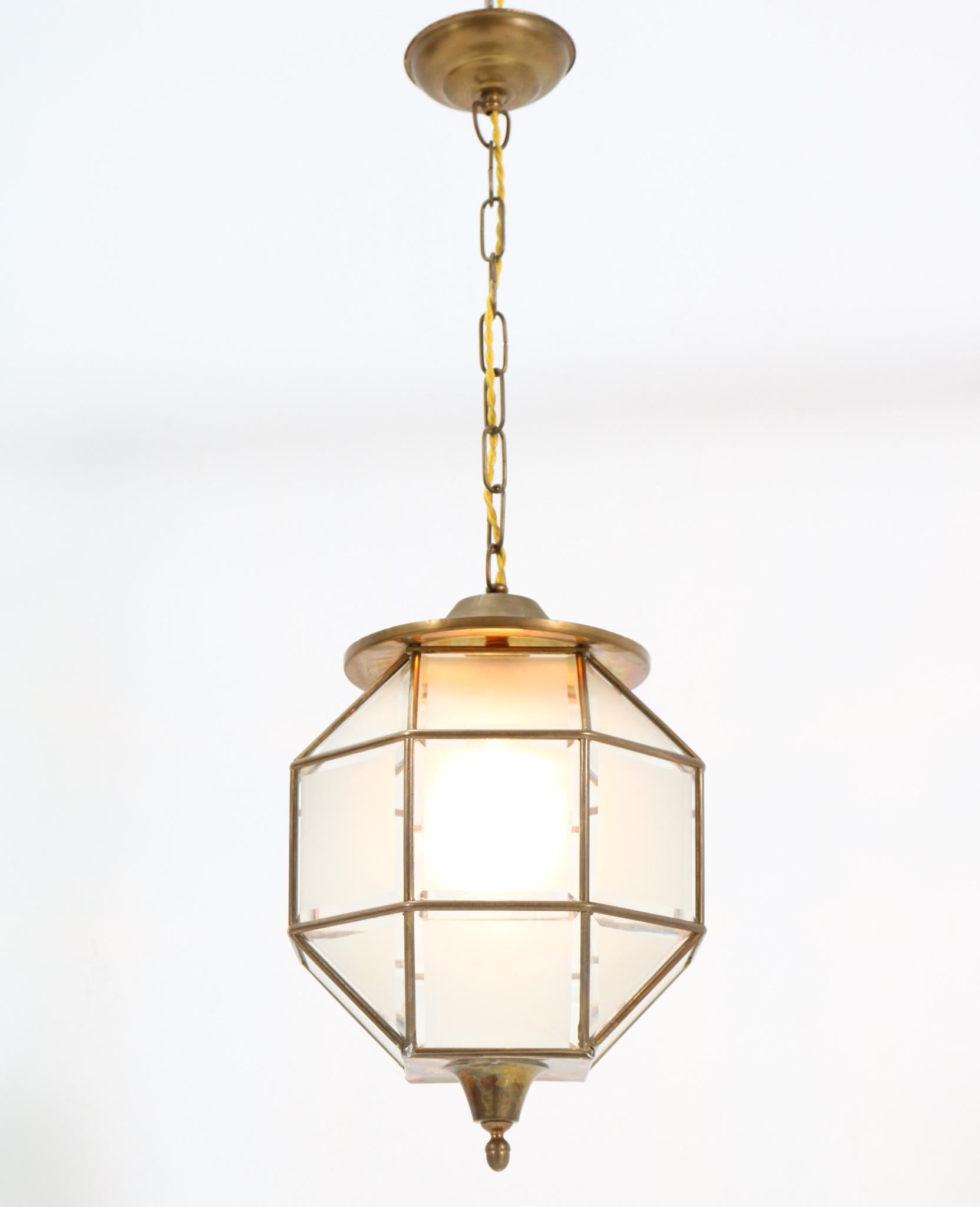 Olandese Lanterna Art Deco in ottone con vetro tagliato originale, anni '20 in vendita