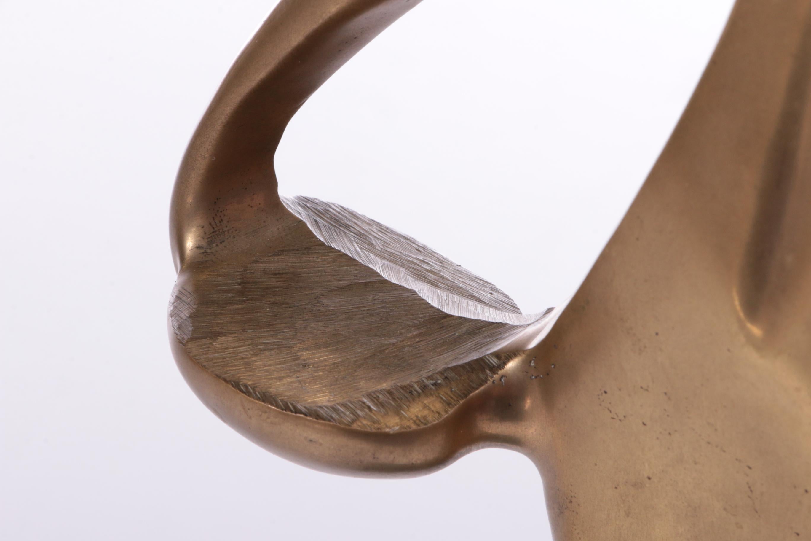 Fine XX secolo Statua Art Deco in ottone di una donna africana su una base di marmo, anni '70 in vendita