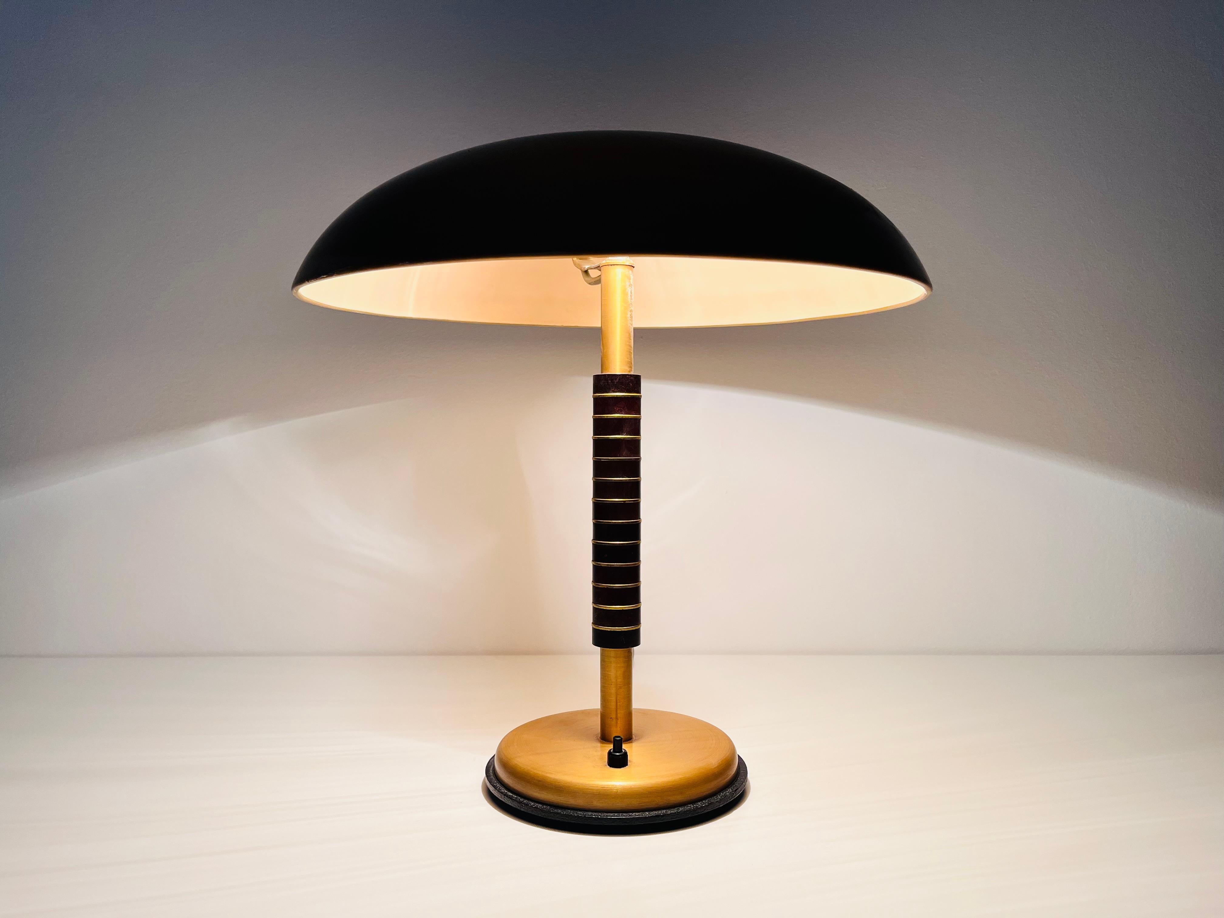 Table Art déco en laiton, Allemagne, années 1960 en vente 3