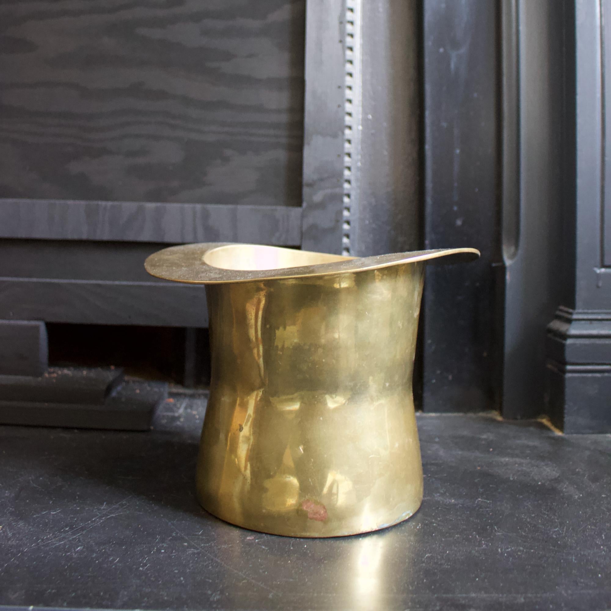 Mid-Century Modern Brass Art Deco Top Hat Champagne Bucket, Early to Mid-20th Century European