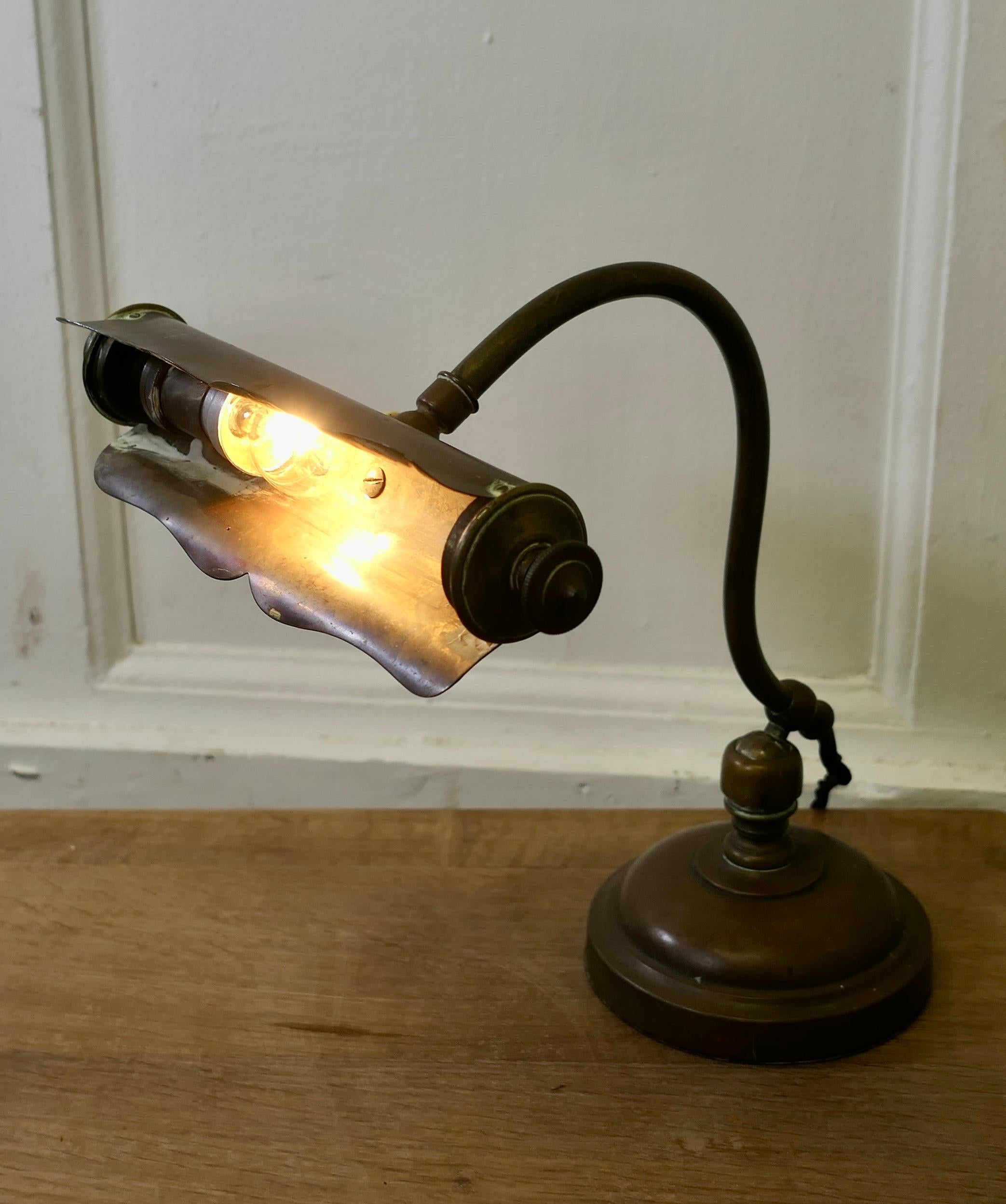 Brass Art Nouveau Adjustable Library Lamp    In Good Condition For Sale In Chillerton, Isle of Wight