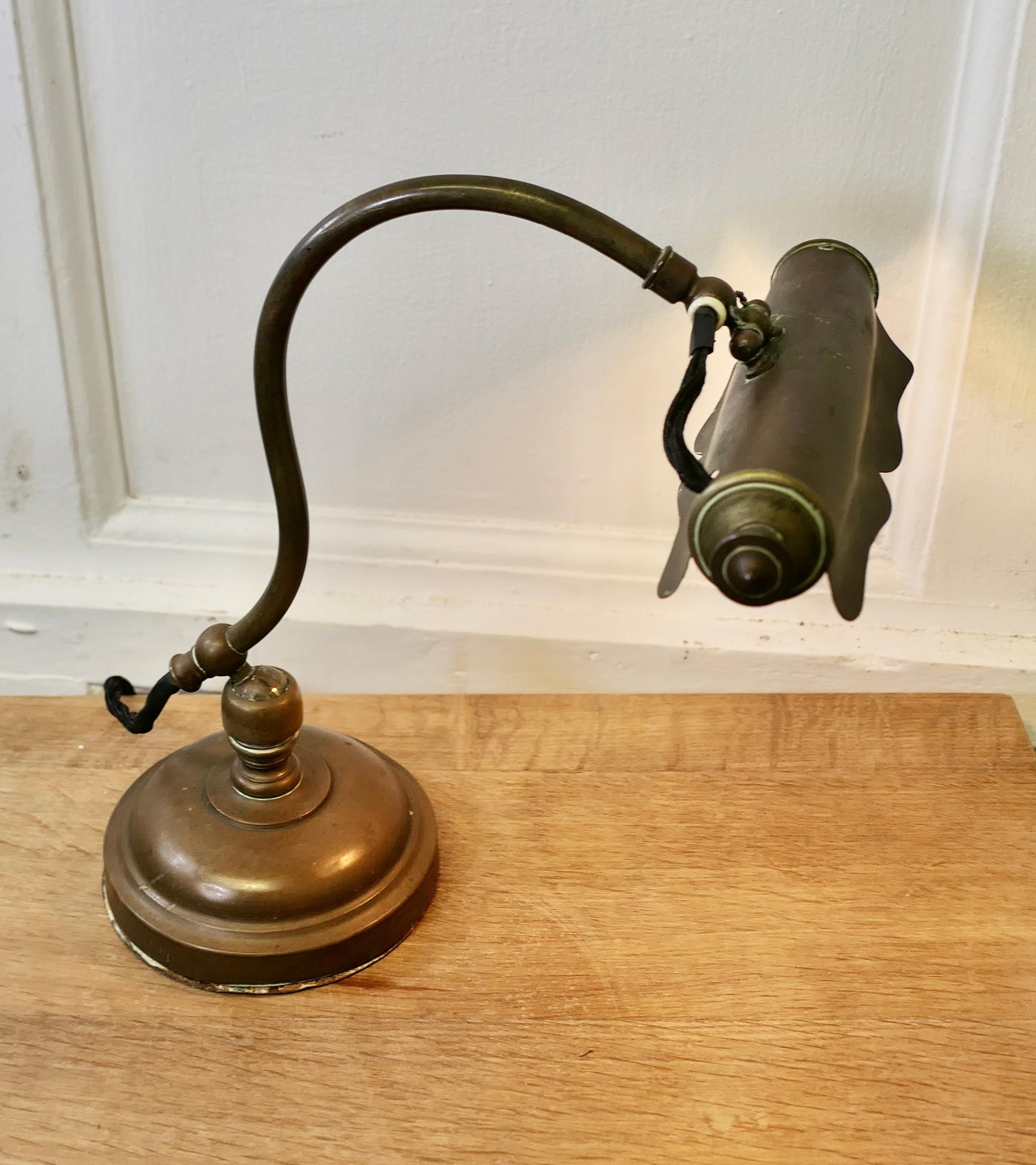 Laiton Lampe de bibliothèque réglable en laiton Art Nouveau    en vente