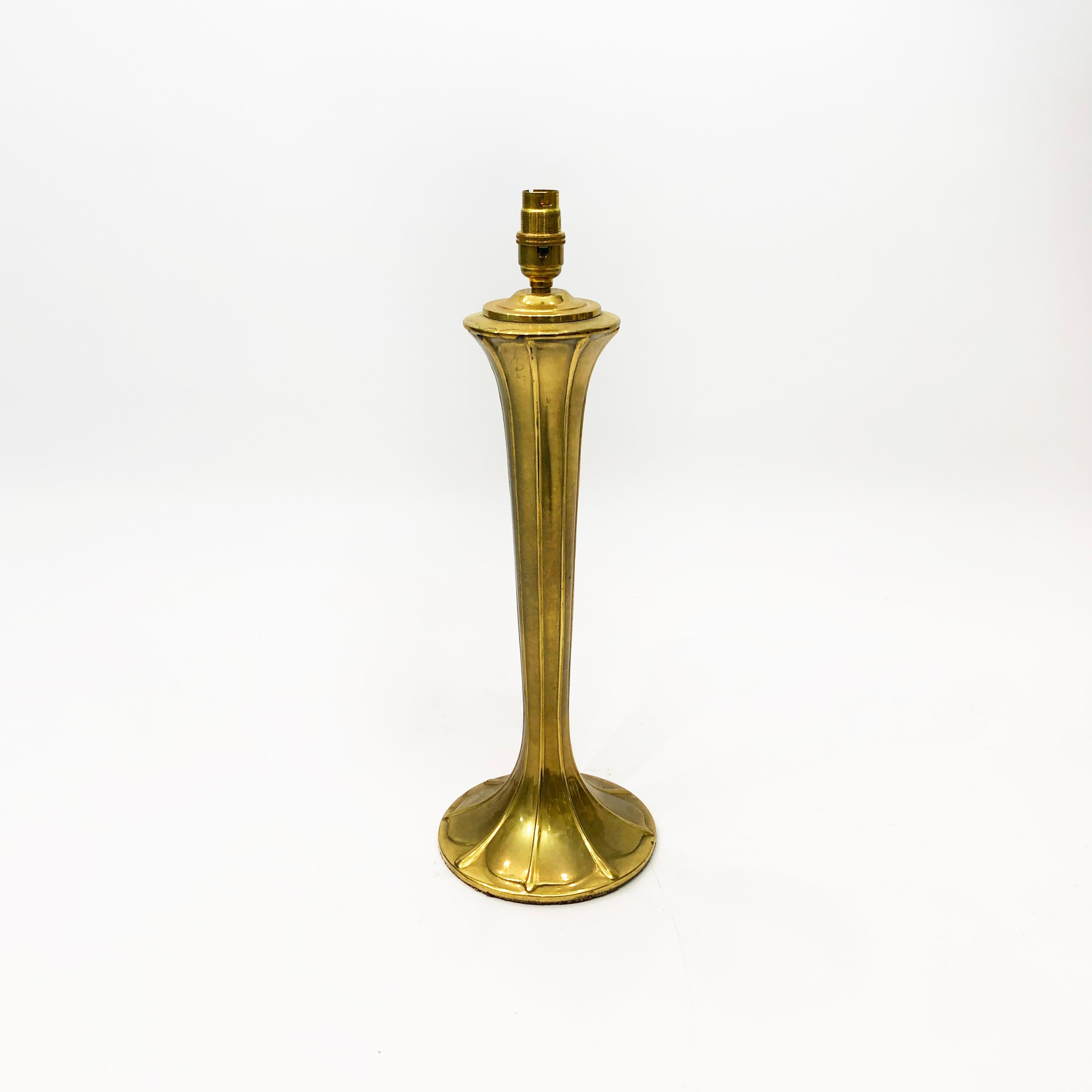 Brass Art Nouveau Style Table Lamp 1970s Vintage art deco Hollywood Regency In Good Condition For Sale In London, GB