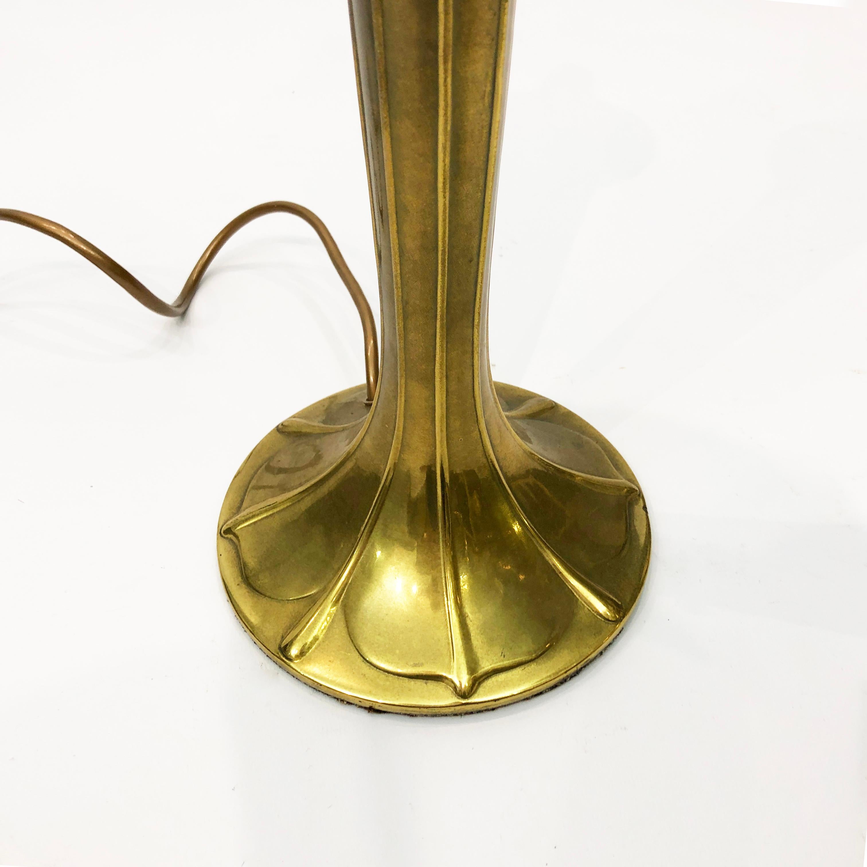 Brass Art Nouveau Style Table Lamp 1970s Vintage art deco Hollywood Regency For Sale 4
