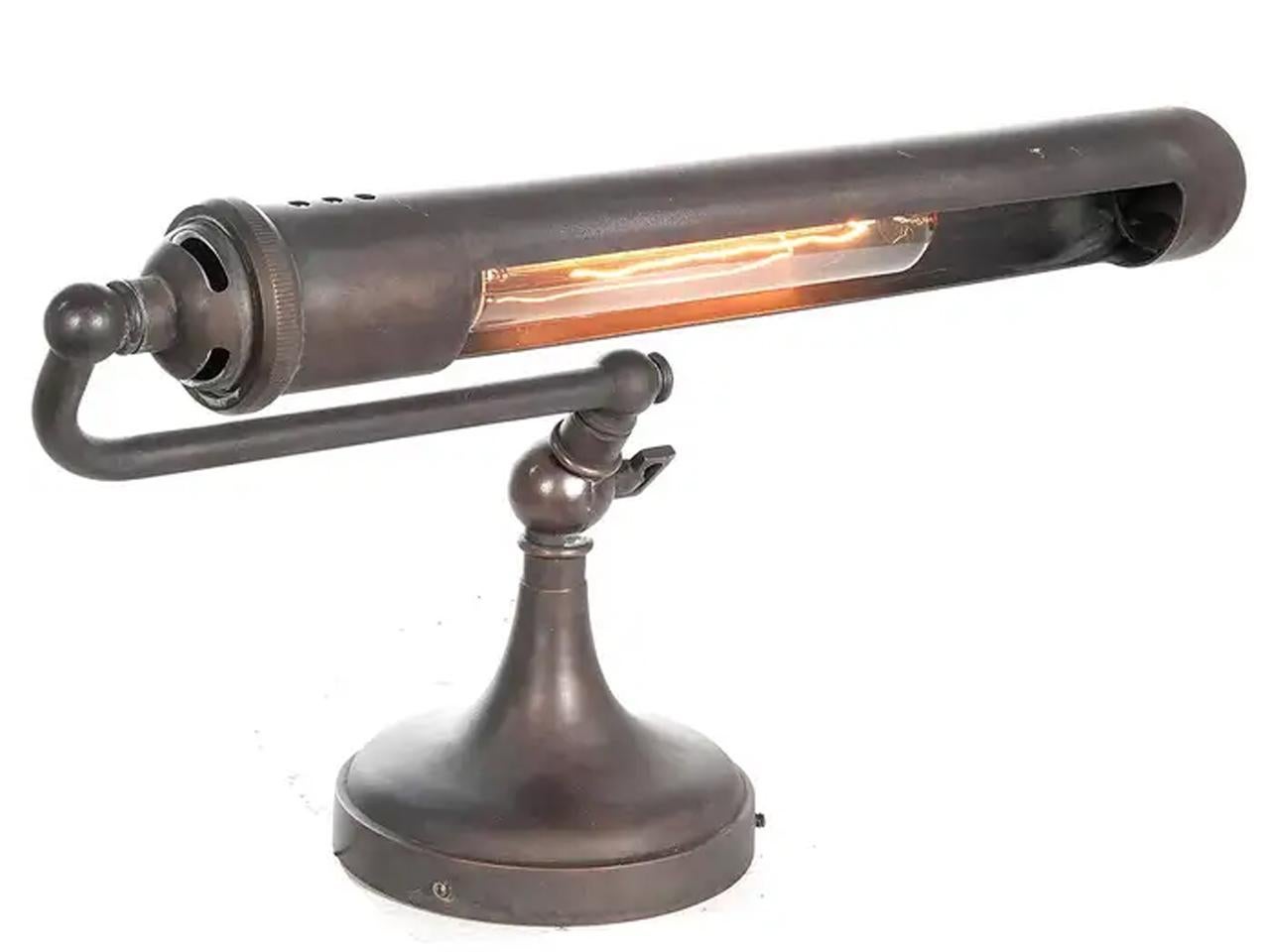 Moderne Applique à tube articulé en laiton, lampe-photo en vente
