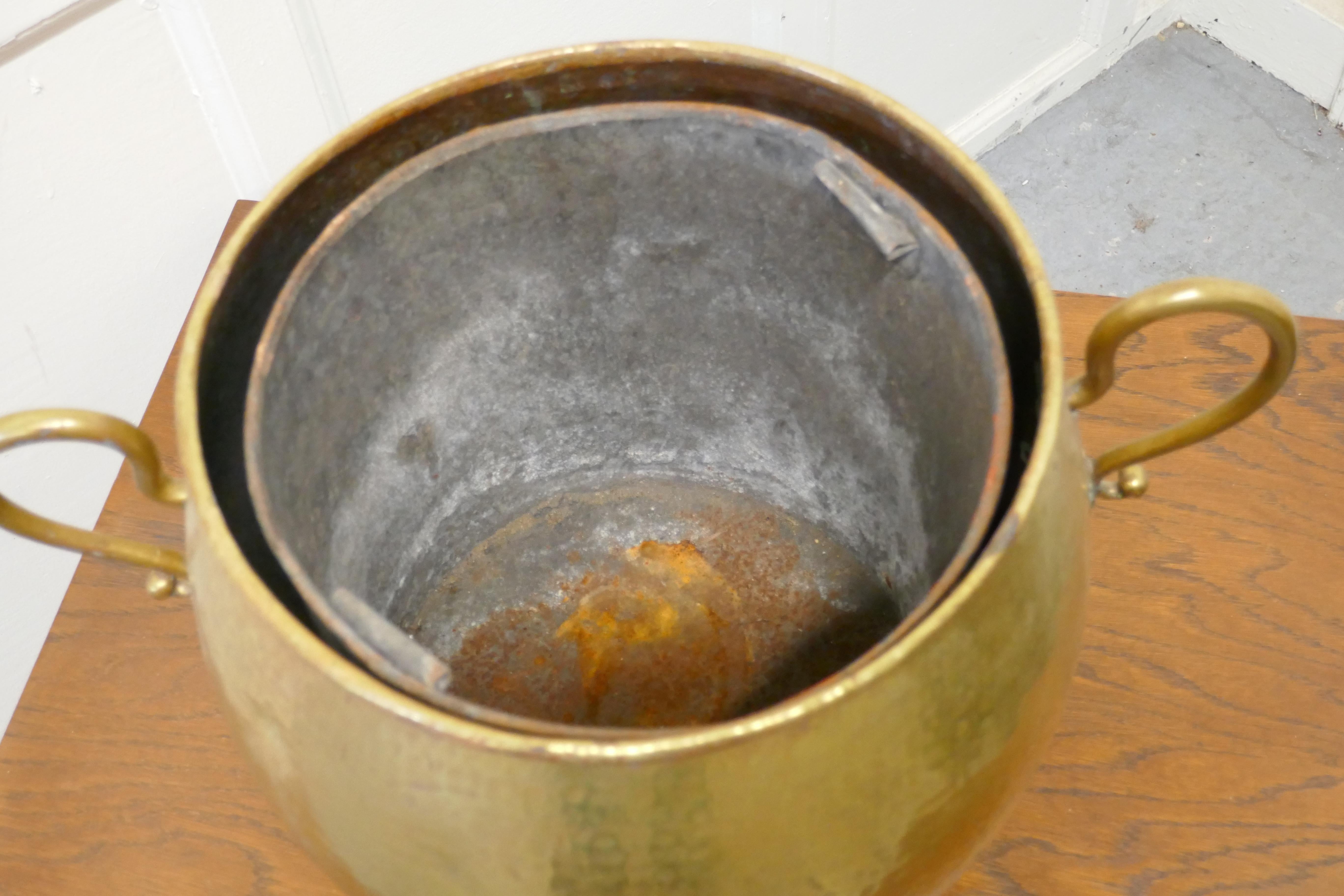 coal scuttle with lid