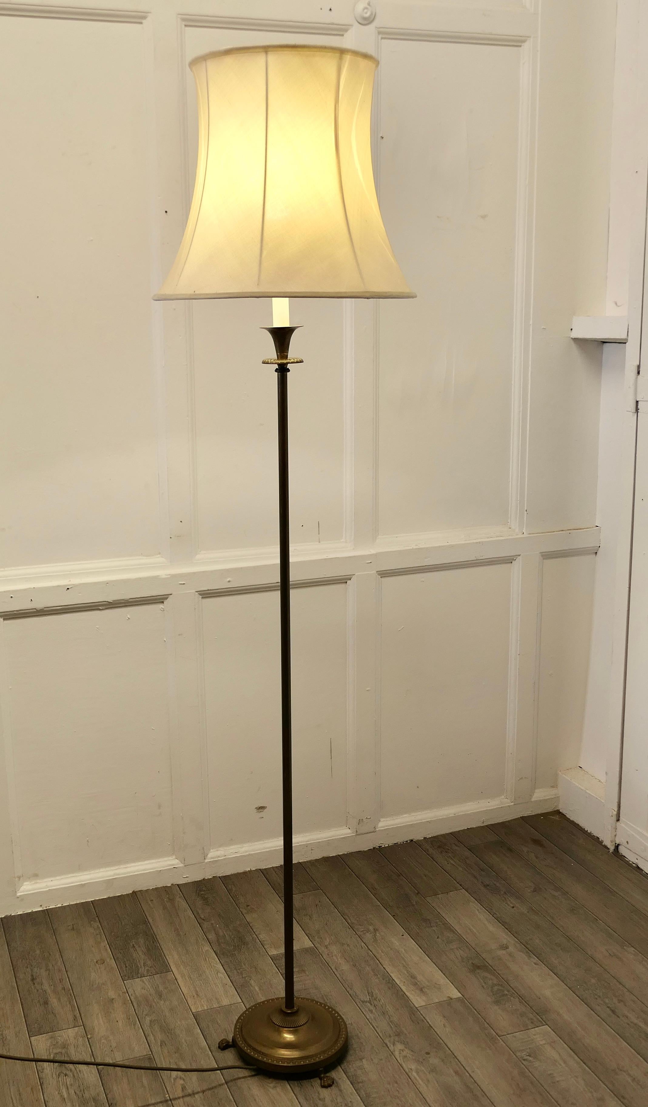 Brass Arts & Crafts column floor lamp.


This is a very attractive piece, the lamp has a slender dark brass centre column with a round brass base which has brass paw feet and there is a decorative turning in brass at the top
The lamp is working,